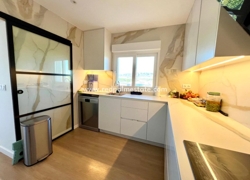 Reventa - Villa -
Elda - Inland