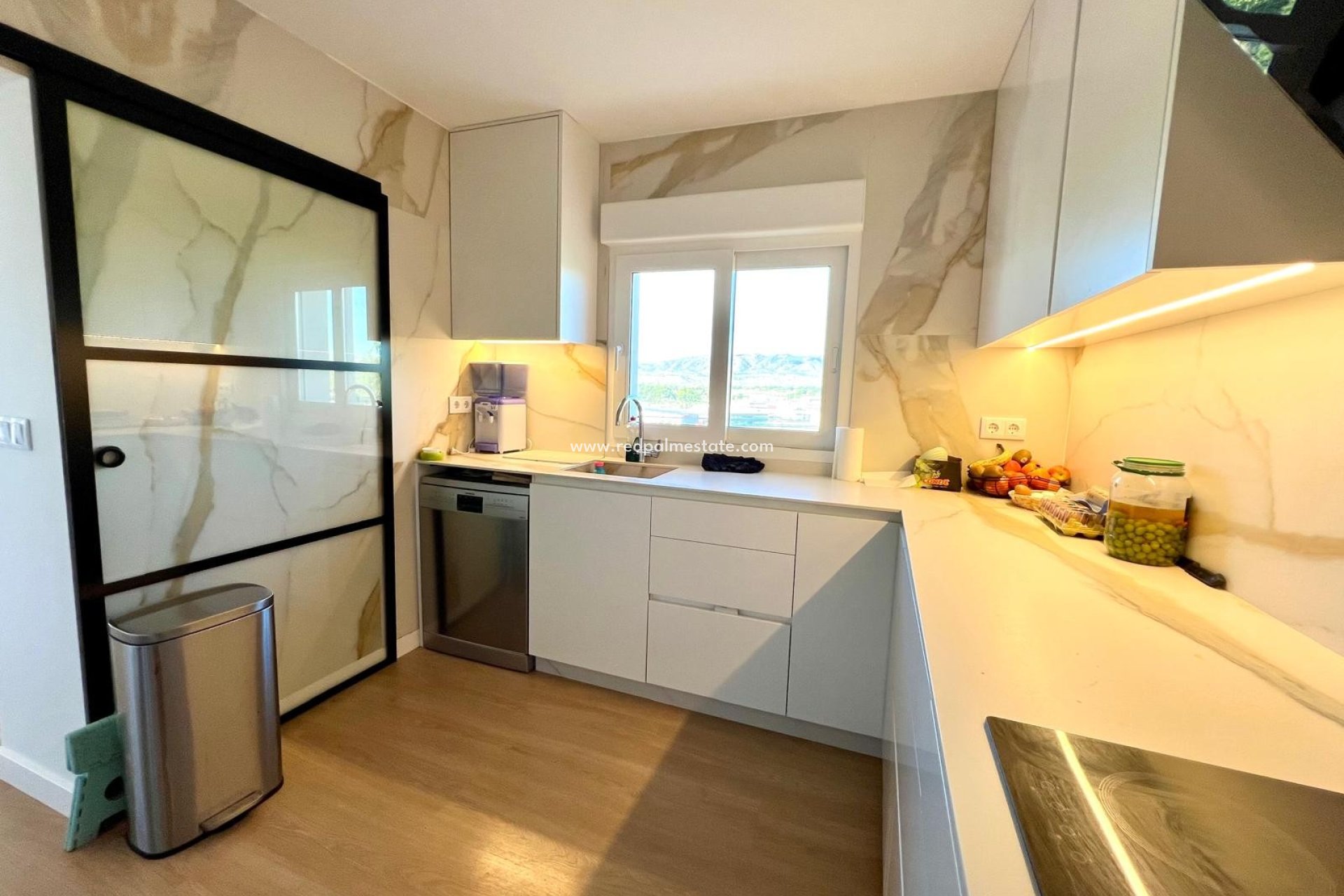 Reventa - Villa -
Elda - Inland