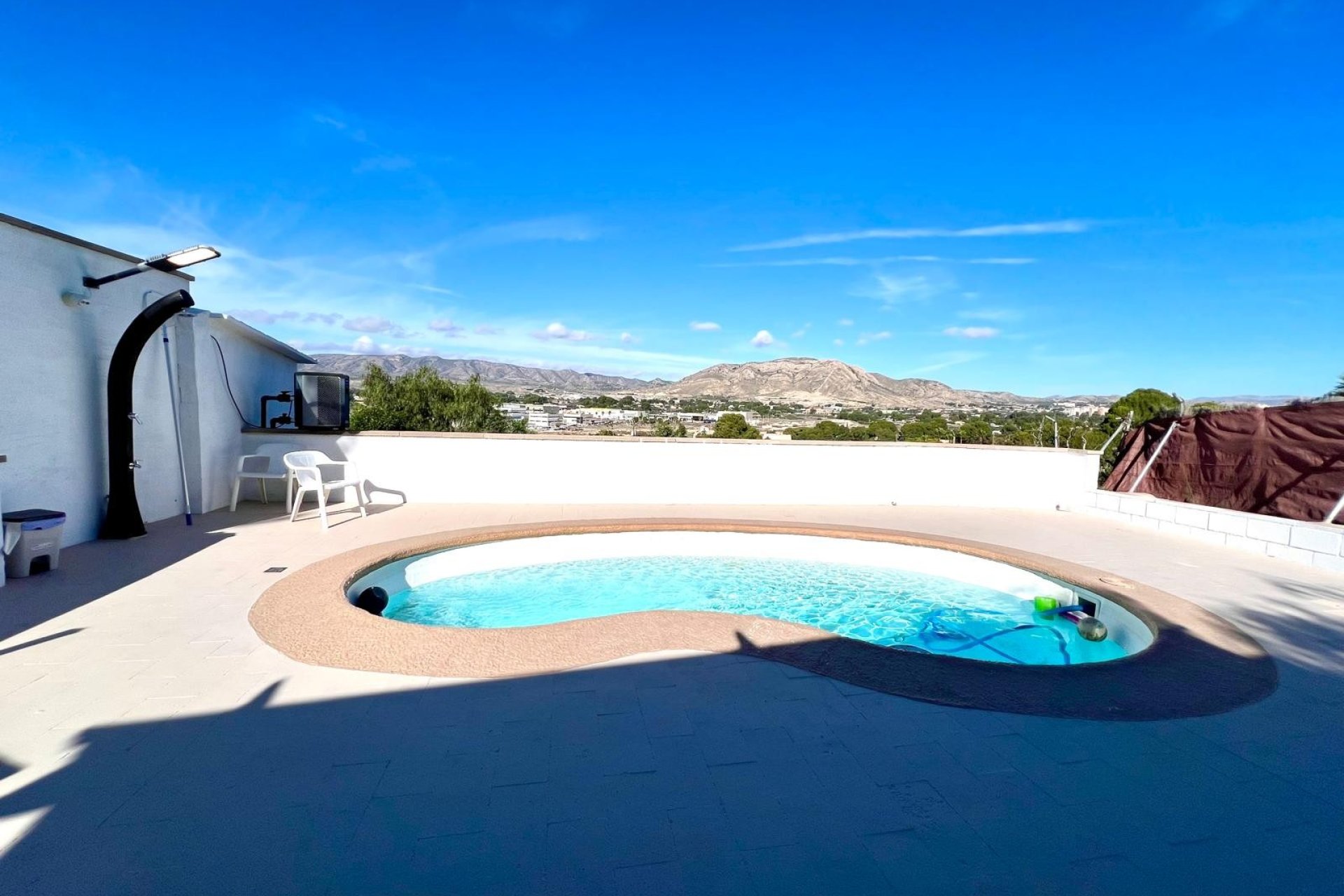 Reventa - Villa -
Elda - Inland