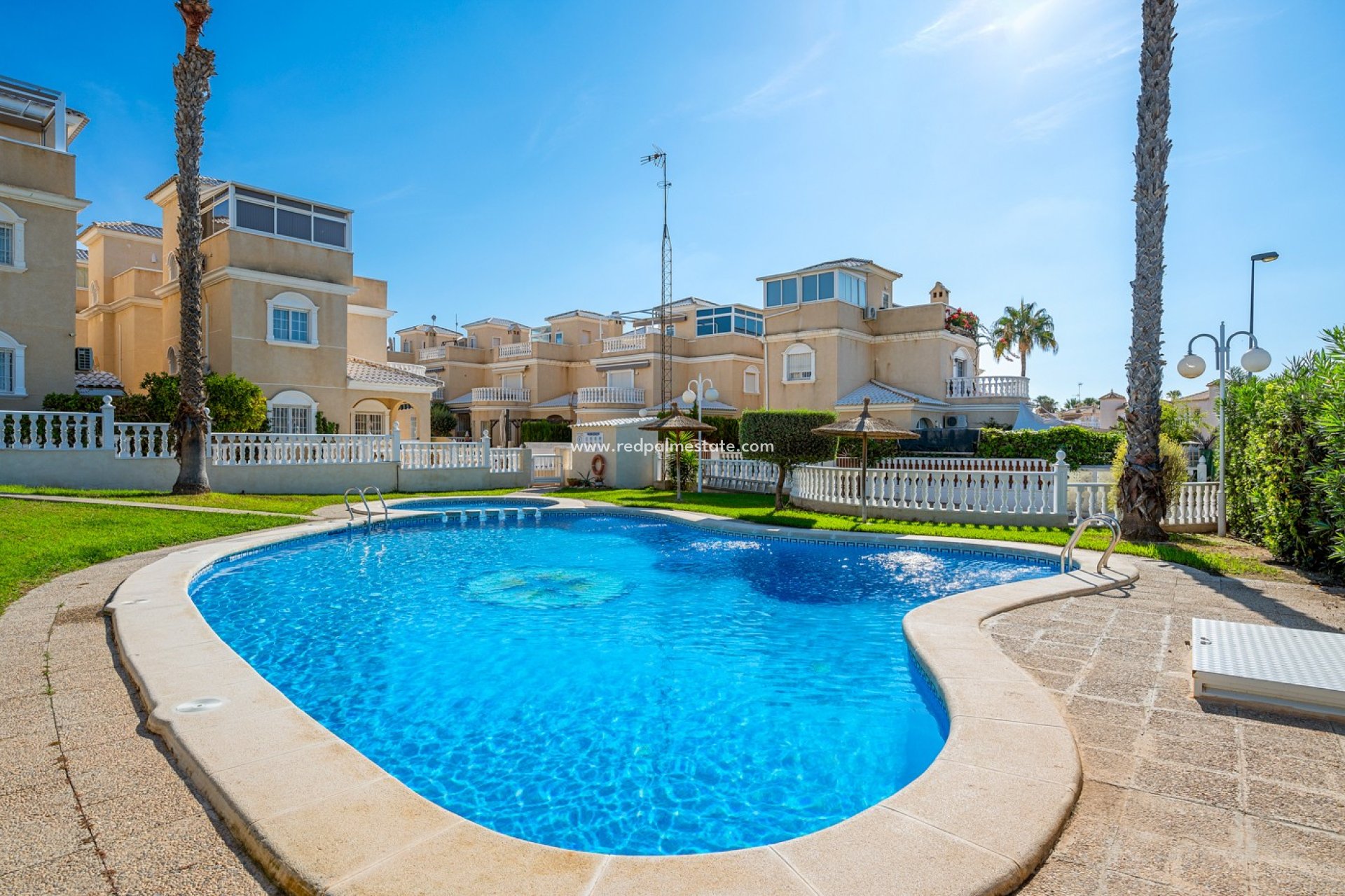 Reventa - Villa independiente -
Orihuela Costa - Inland