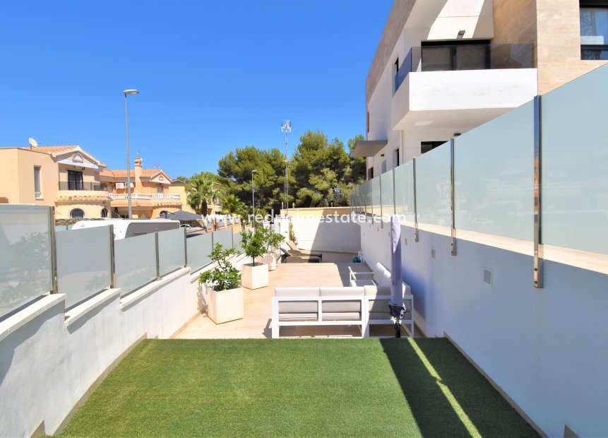 Reventa - Villa independiente -
Orihuela Costa