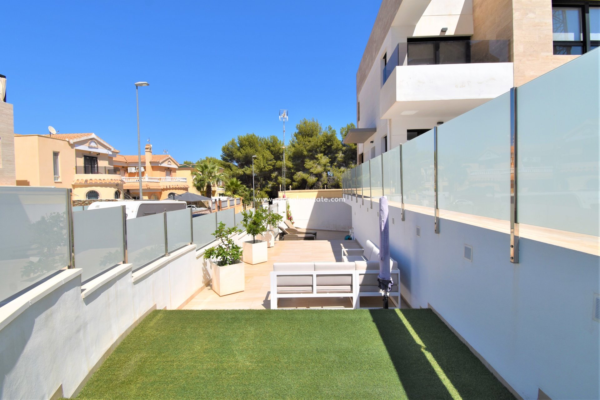 Reventa - Villa independiente -
Orihuela Costa