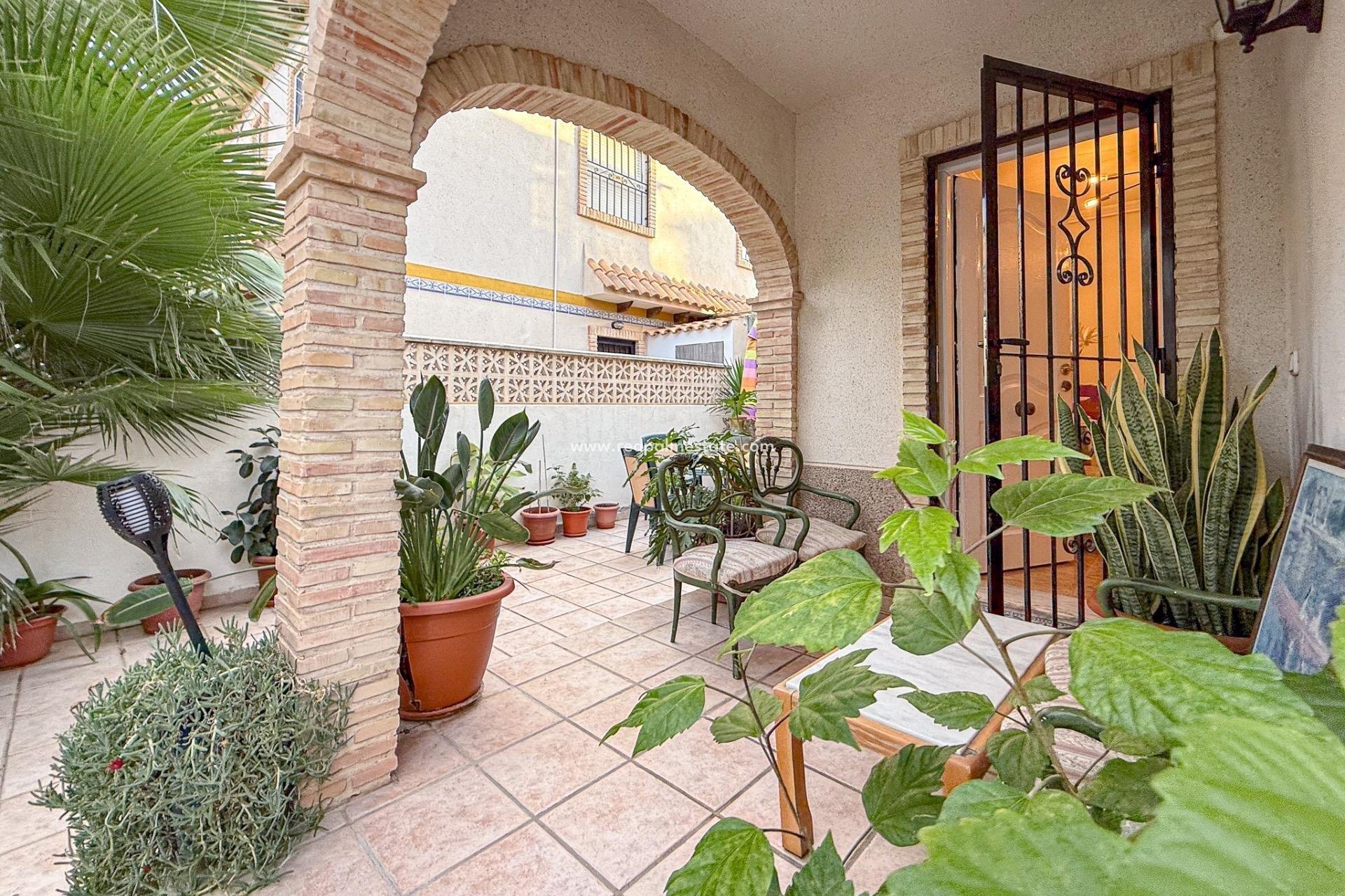 Reventa - Villa independiente -
Torrevieja - Las calas