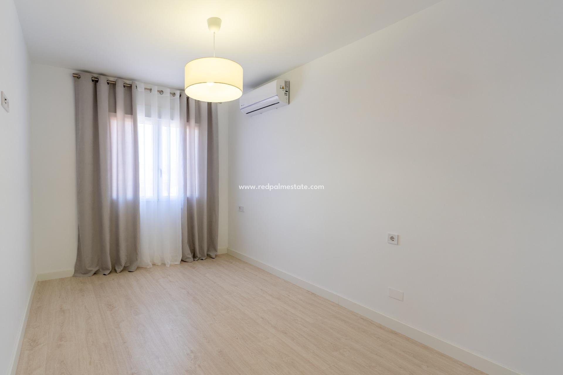 Reventa - Villa independiente -
Torrevieja - Punta Prima