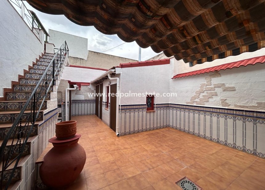 Reventa - Villa -
Jacarilla - Inland