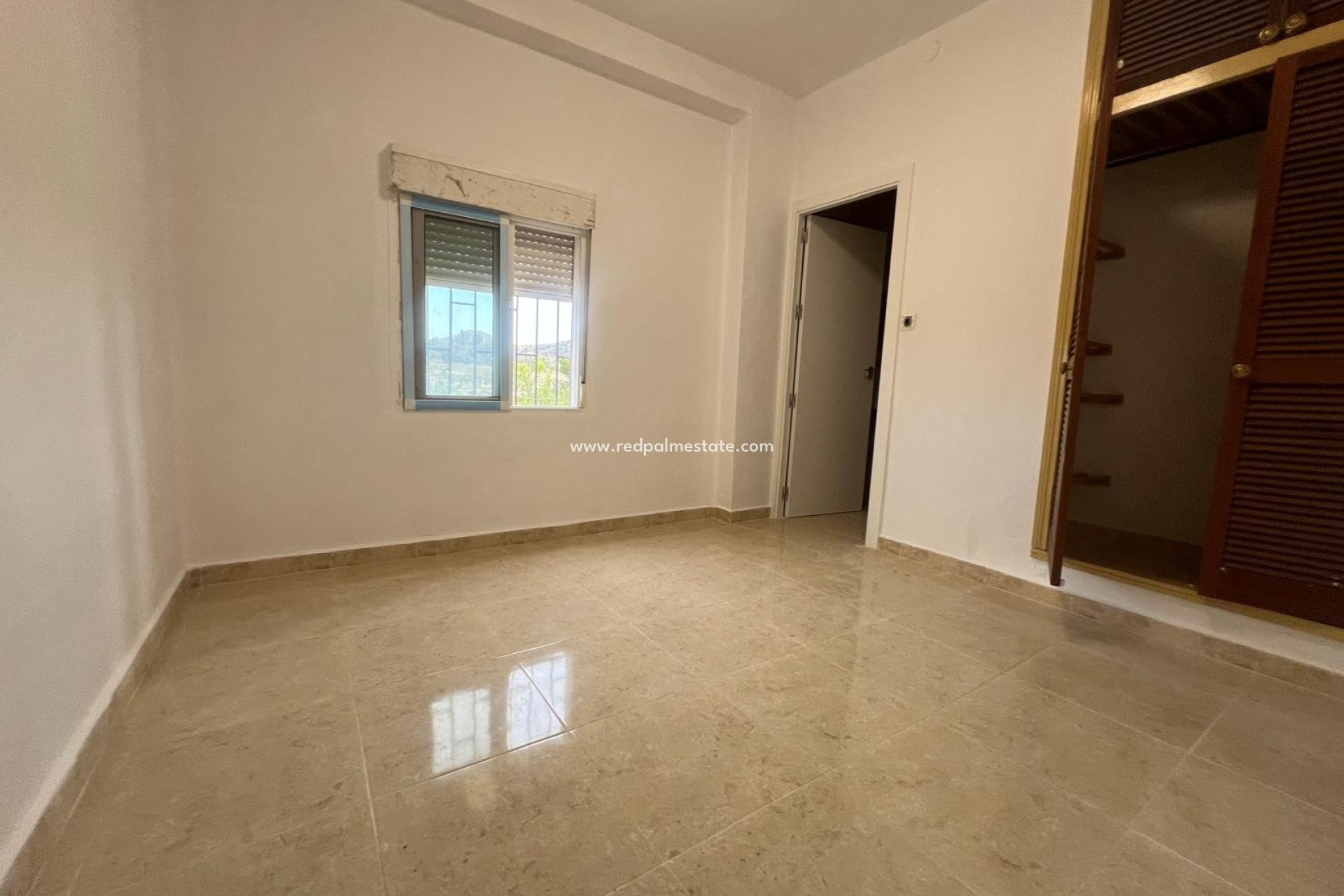 Reventa - Villa -
La Solana