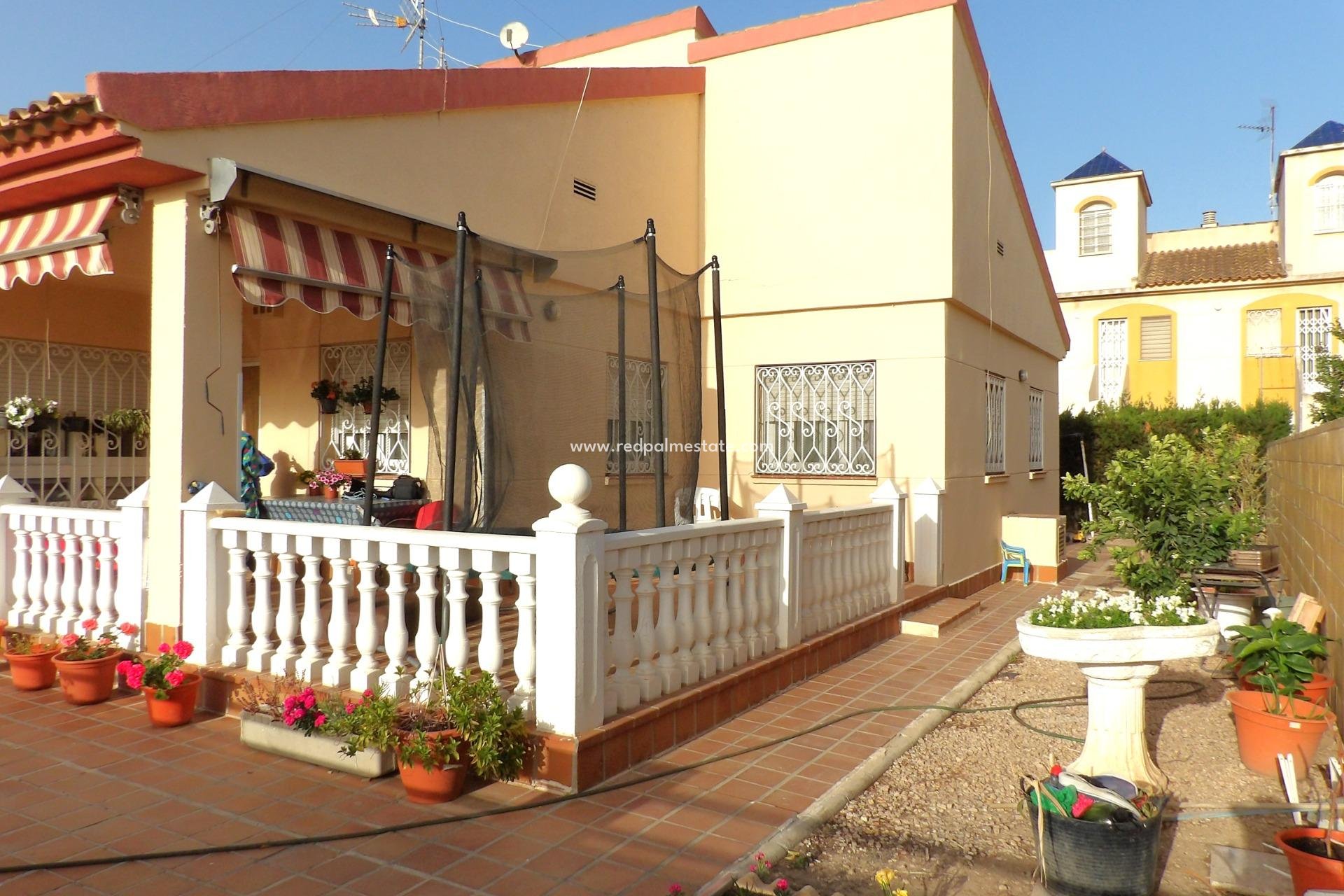 Reventa - Villa -
Los Alcazares - Pueblo Patricia