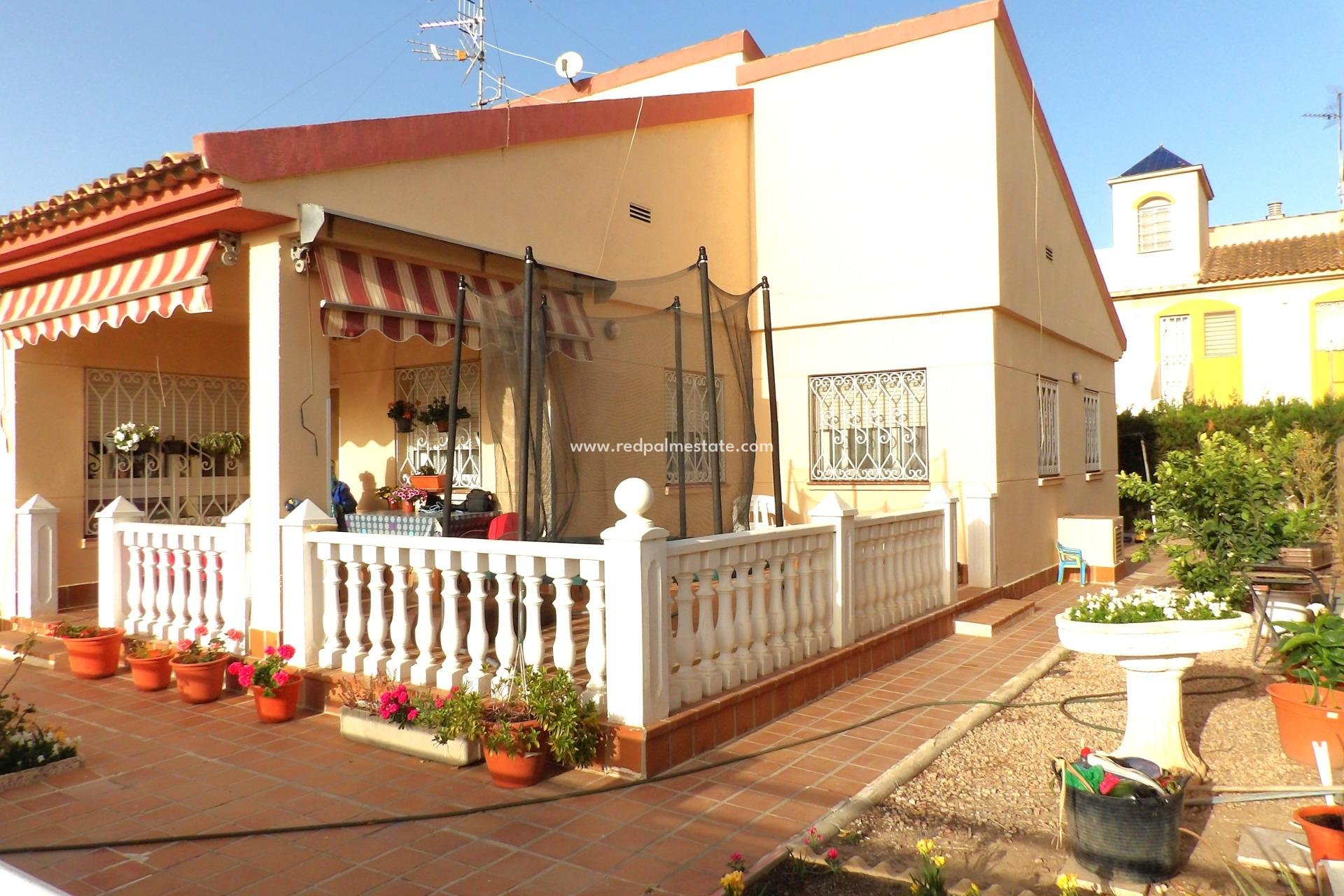 Reventa - Villa -
Los Alcazares - Pueblo Patricia