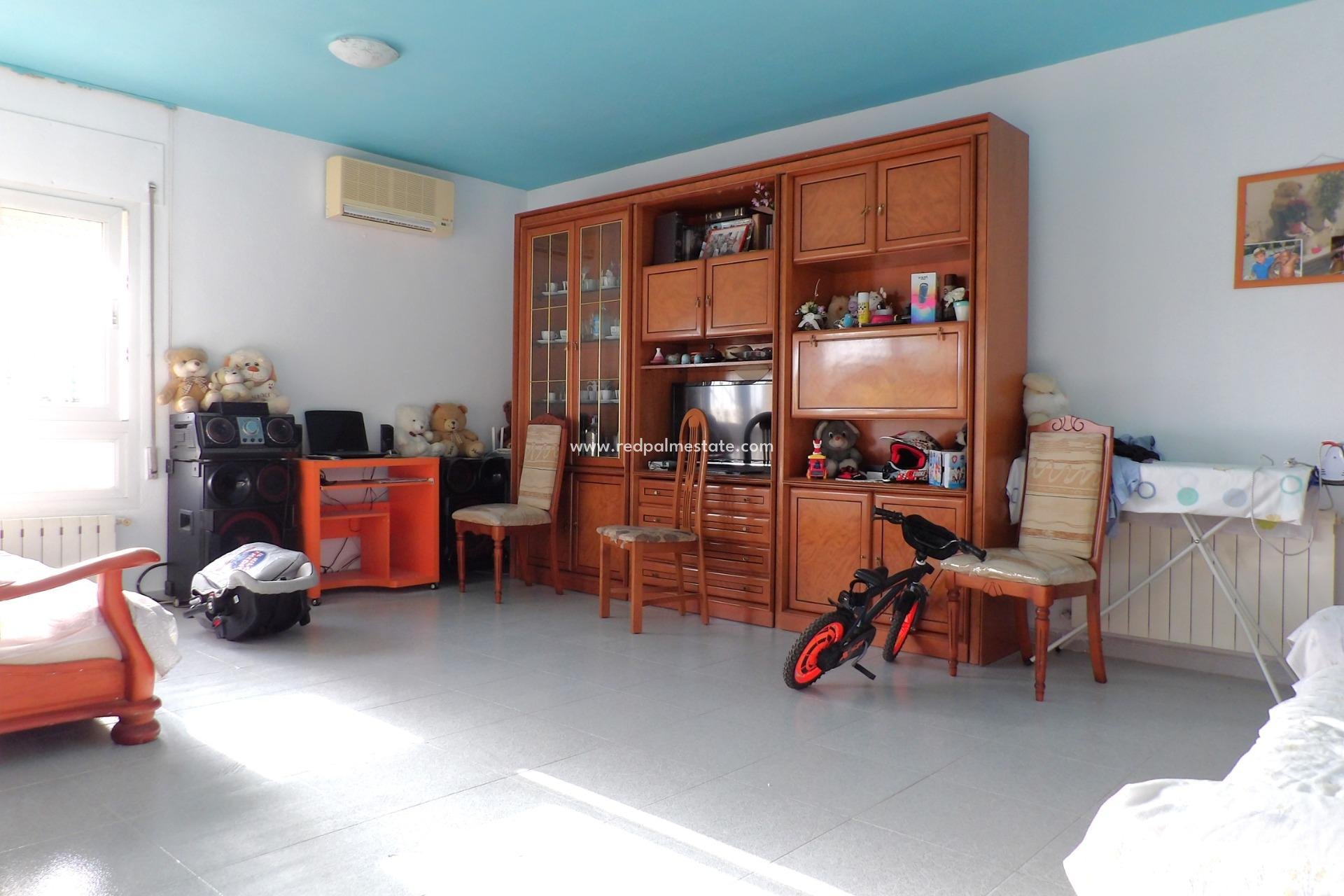 Reventa - Villa -
Los Alcazares - Pueblo Patricia