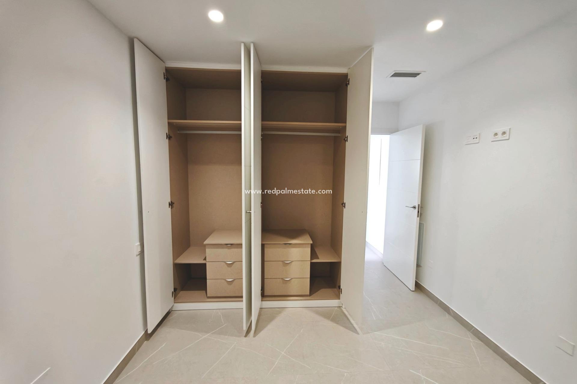 Reventa - Villa -
Los Alczares - Santa Rosalia