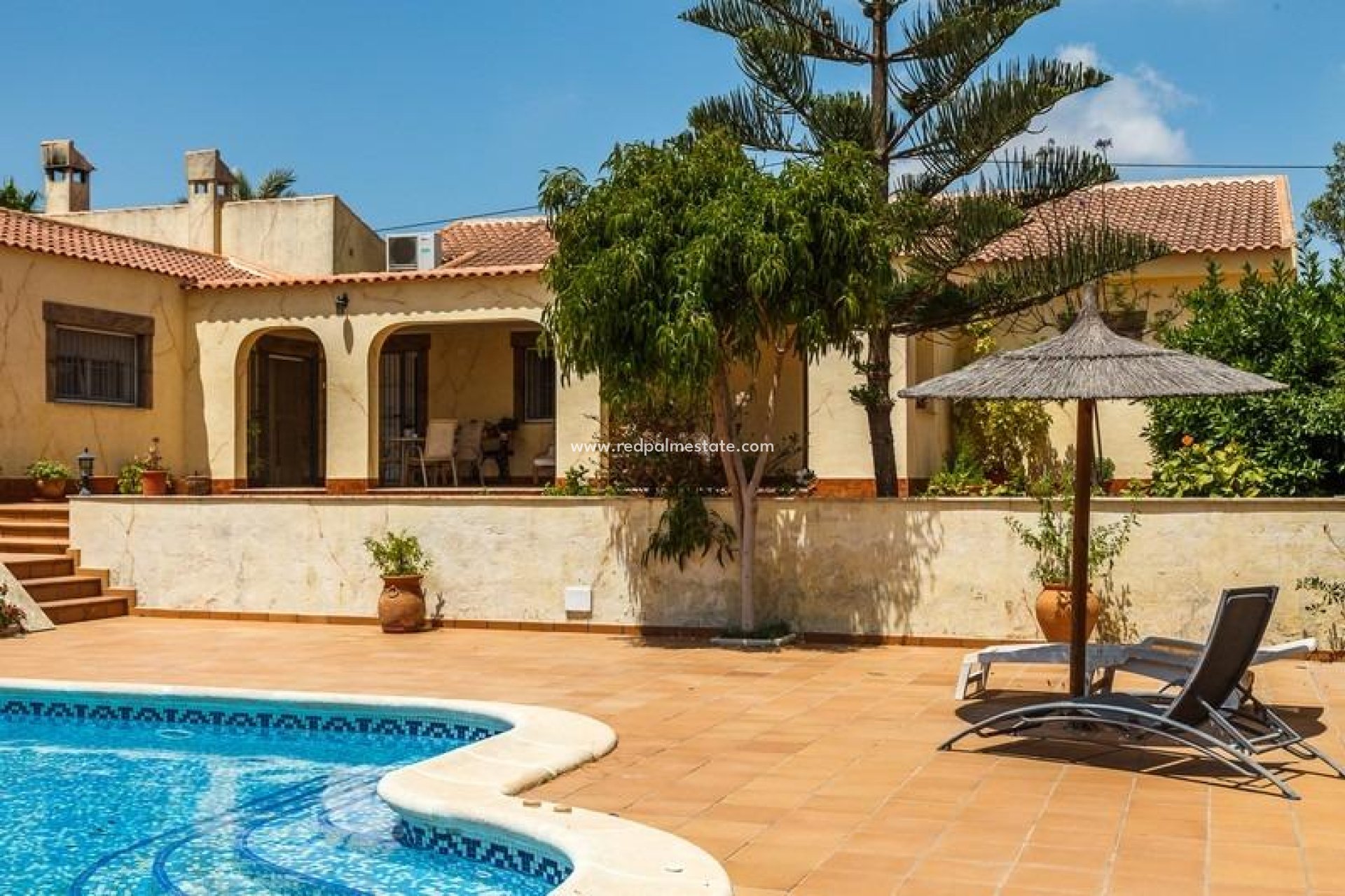 Reventa - Villa -
Los Montesinos - Montesinos  Los