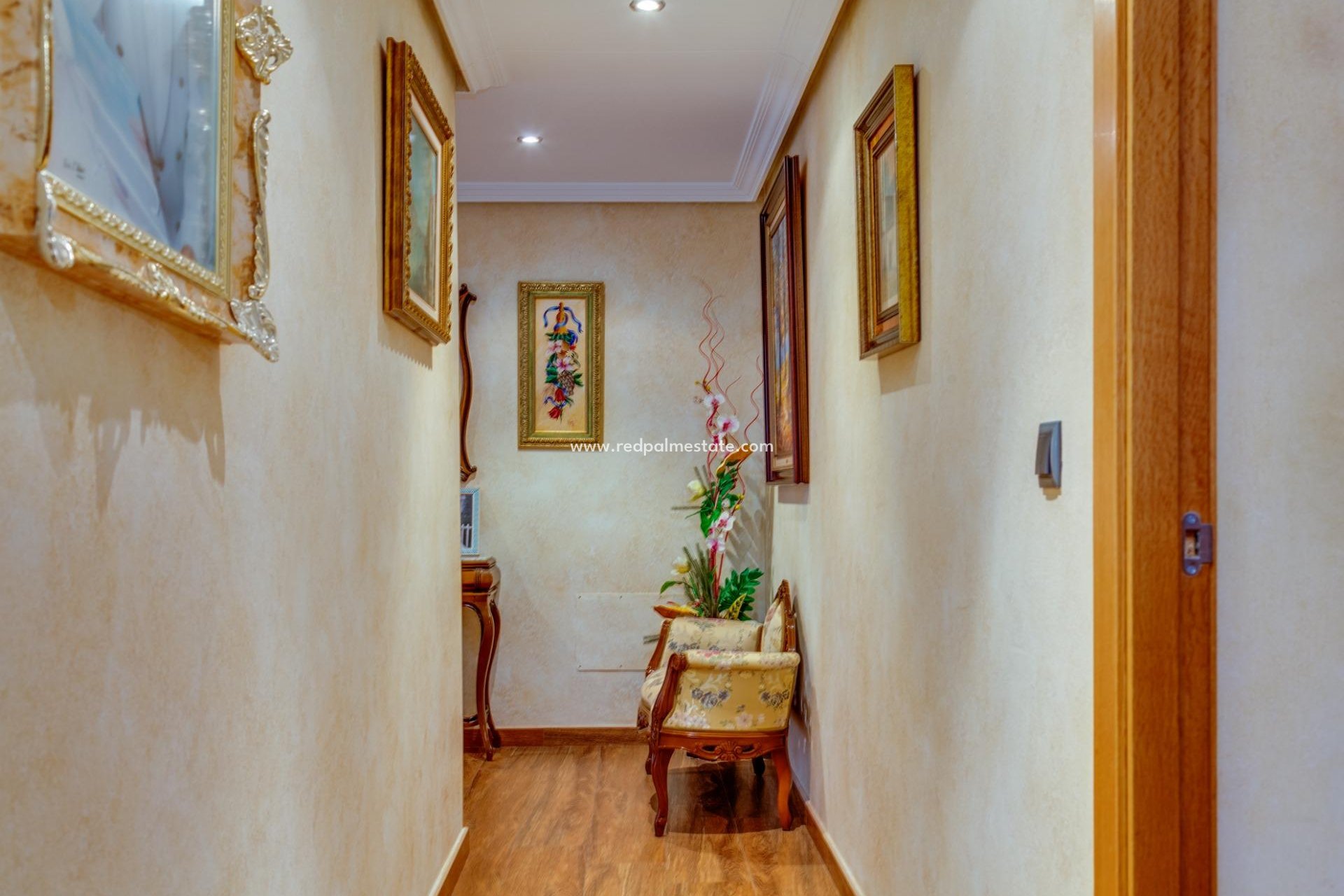 Reventa - Villa -
Los Montesinos - Montesinos  Los