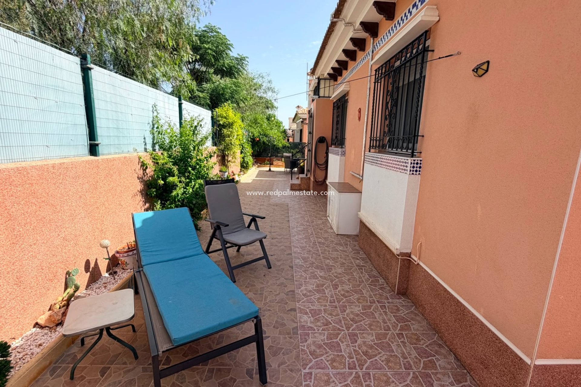 Reventa - Villa -
Montesinos - La Herada