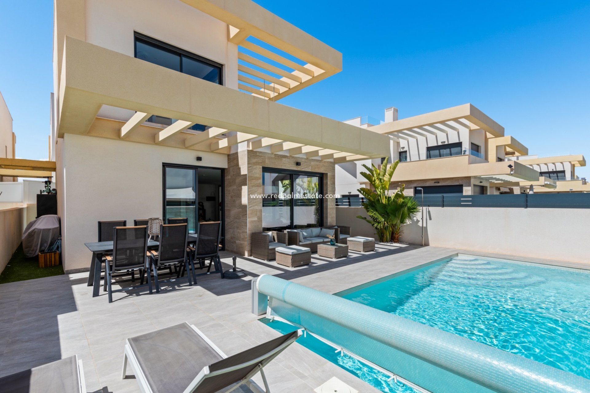 Reventa - Villa -
Montesinos - La Herada