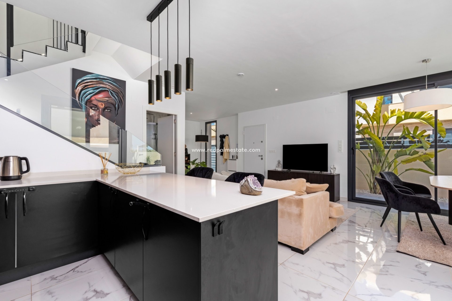 Reventa - Villa -
Montesinos - La Herada