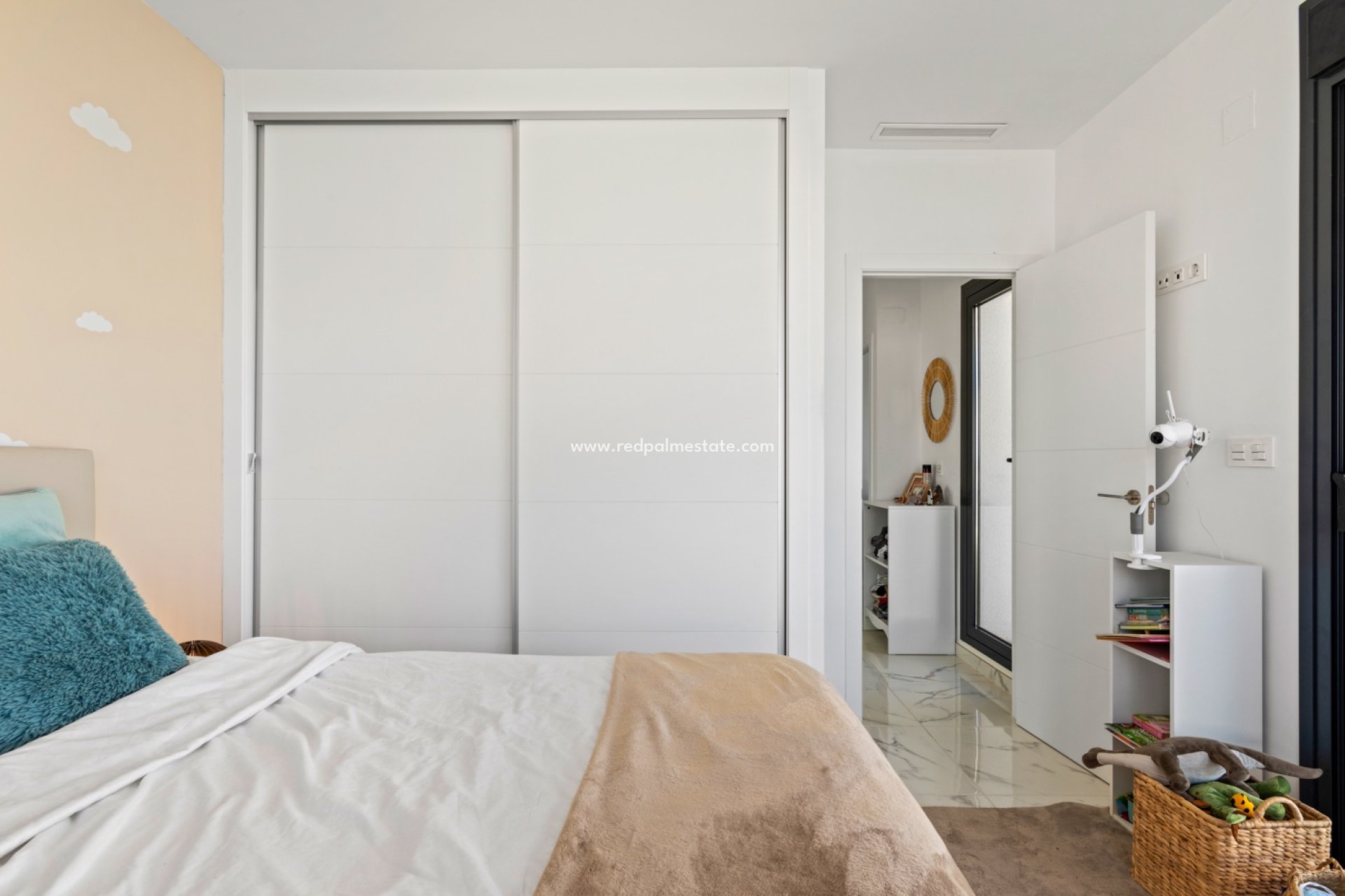 Reventa - Villa -
Montesinos - La Herada