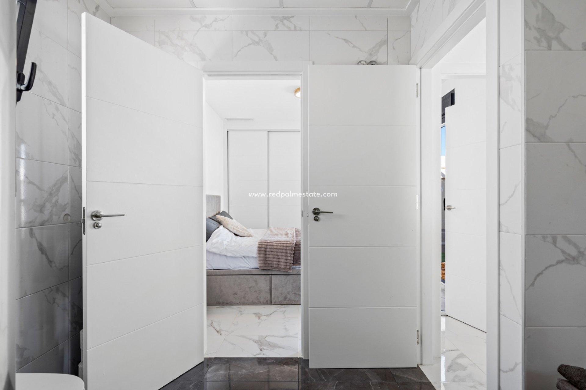 Reventa - Villa -
Montesinos - La Herada