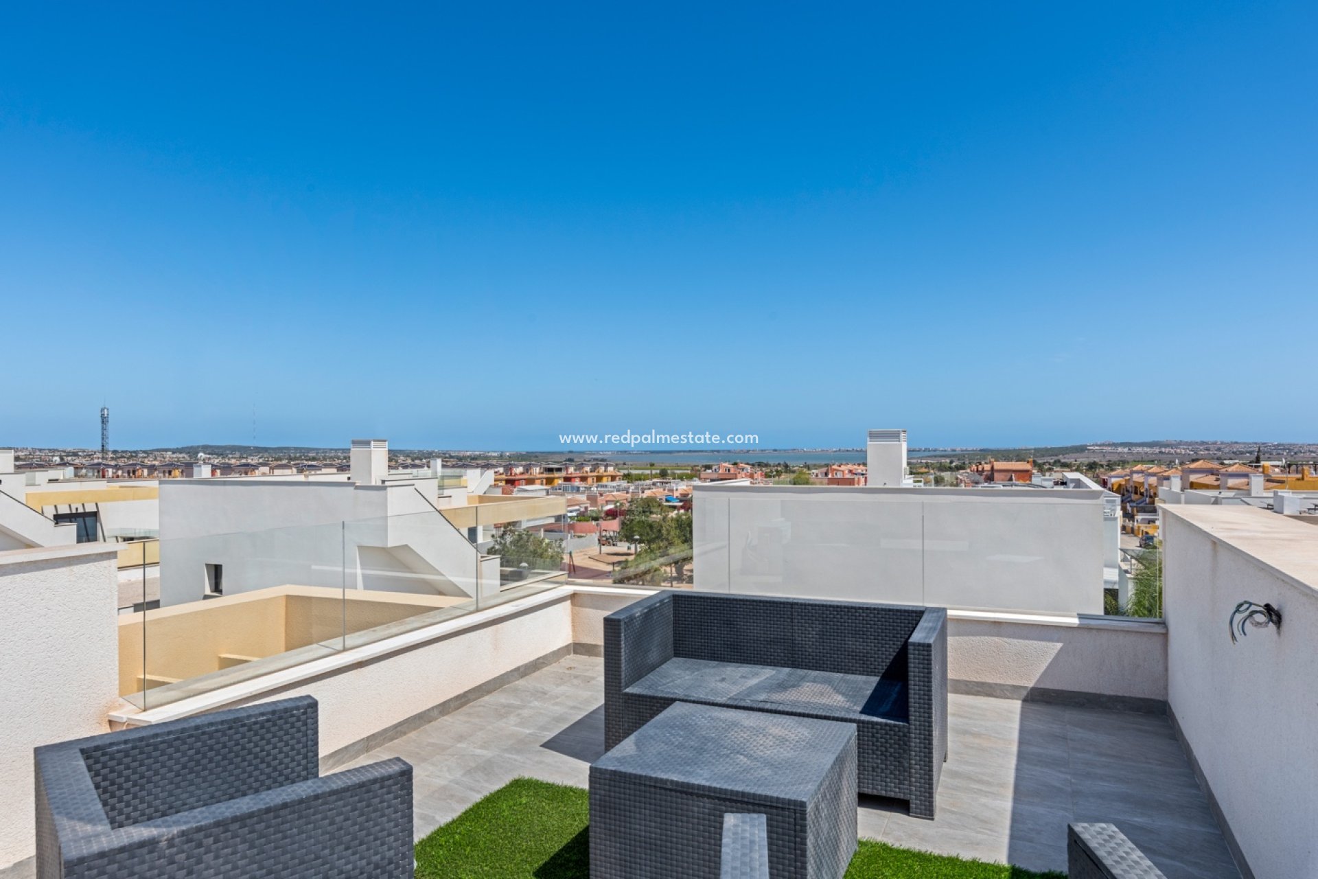 Reventa - Villa -
Montesinos - La Herada