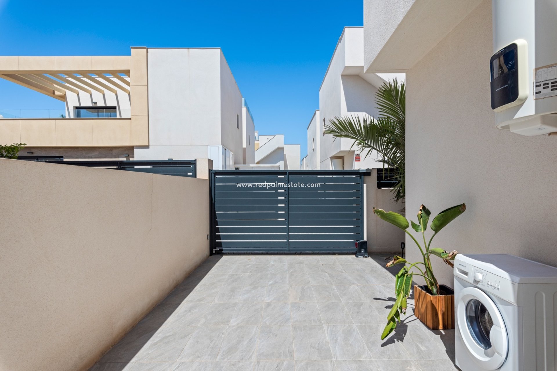 Reventa - Villa -
Montesinos - La Herada