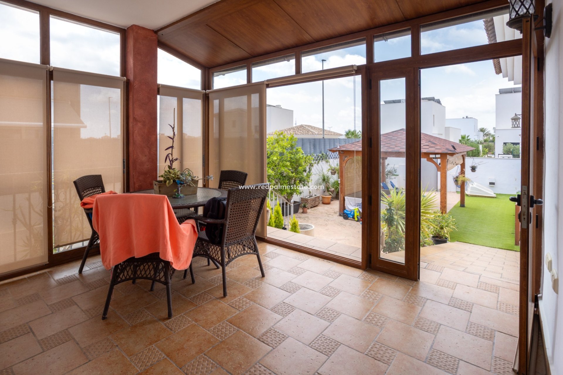 Reventa - Villa -
Montesinos - La Herada