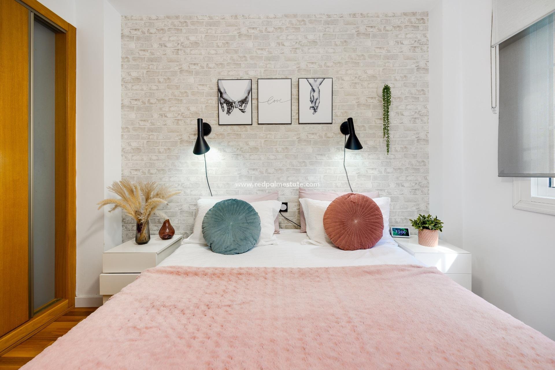 Reventa - Villa -
Montesinos - La Herada