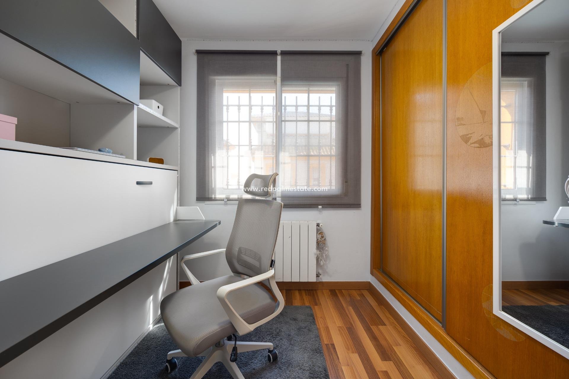 Reventa - Villa -
Montesinos - La Herada