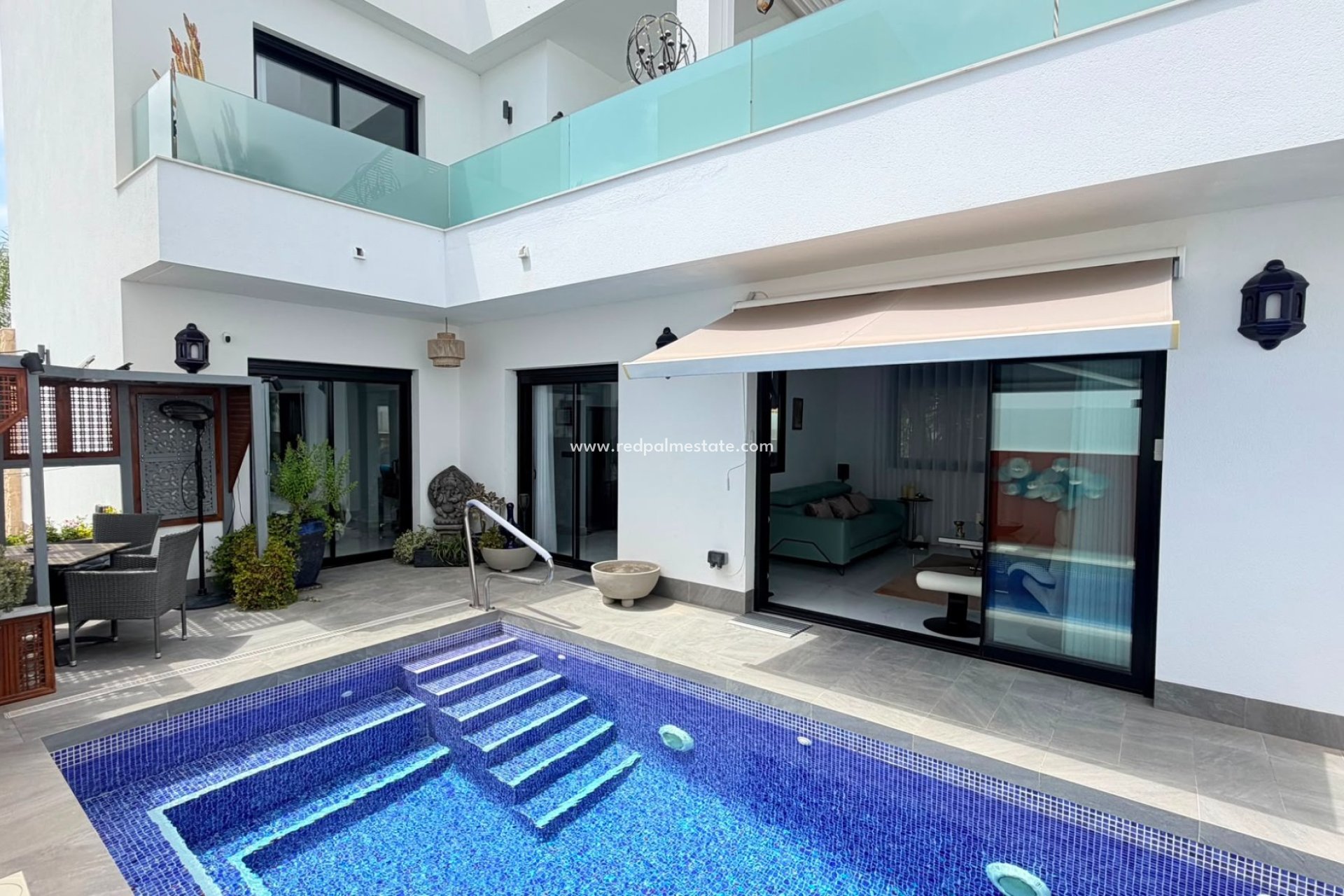 Reventa - Villa -
Montesinos - La Herada