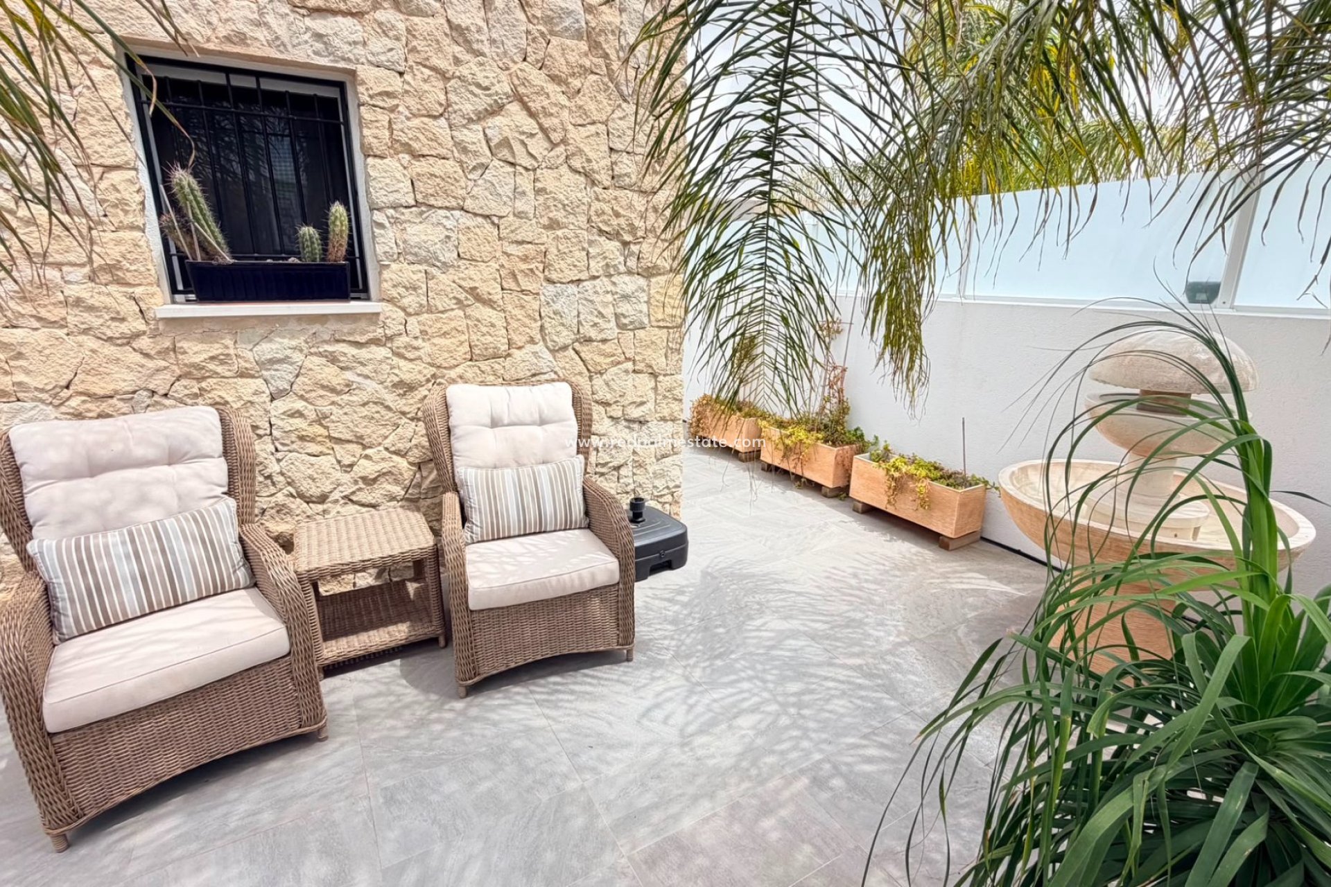 Reventa - Villa -
Montesinos - La Herada