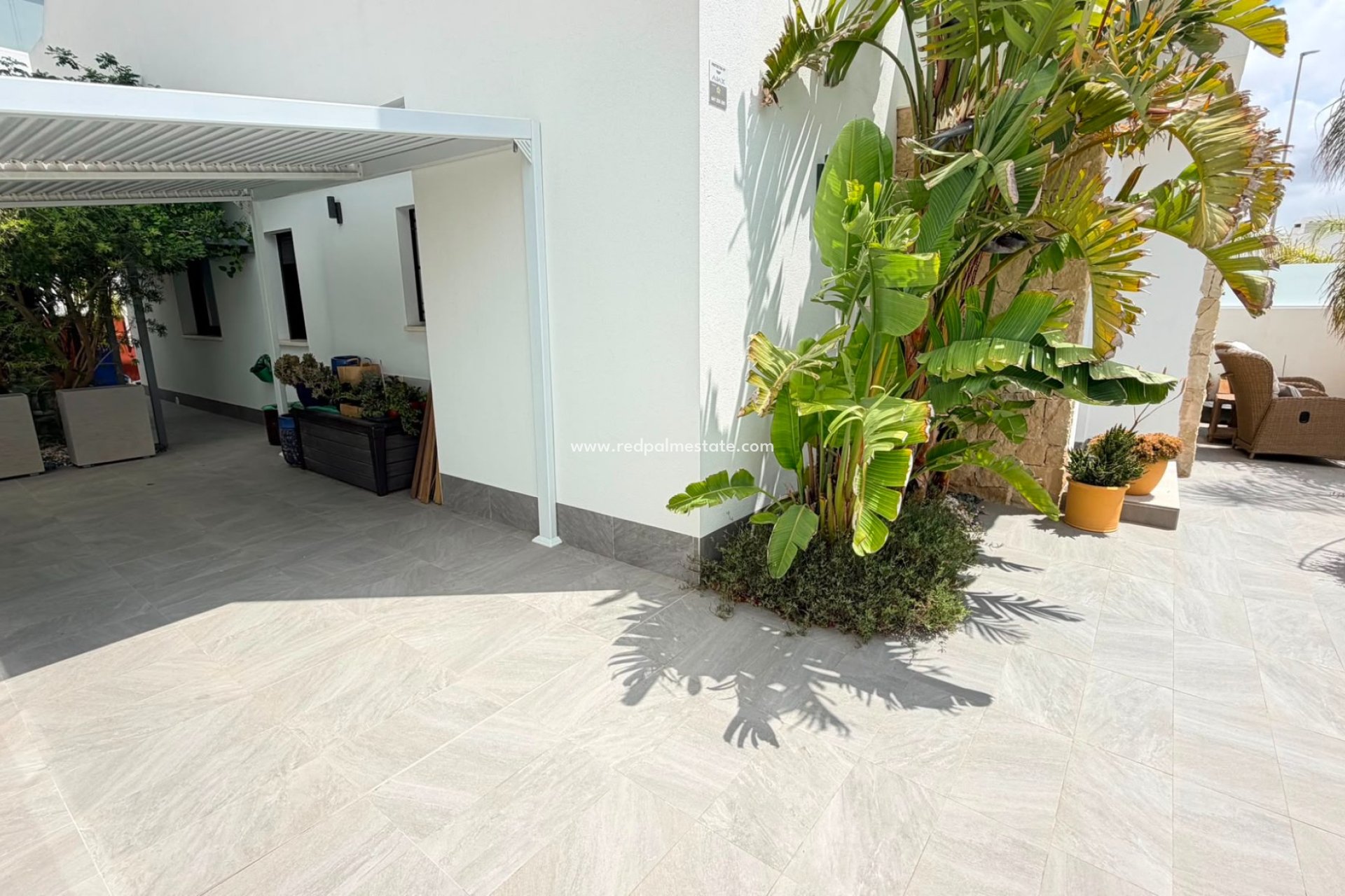Reventa - Villa -
Montesinos - La Herada