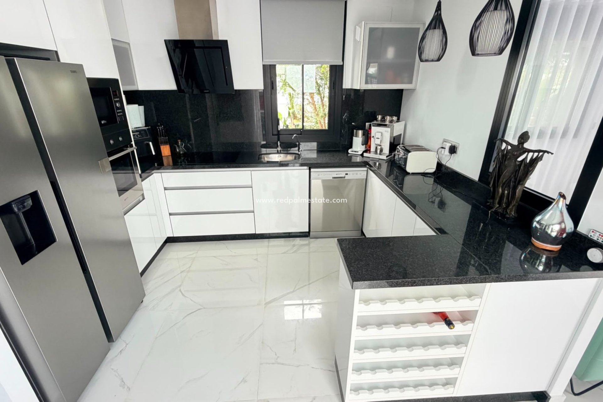 Reventa - Villa -
Montesinos - La Herada