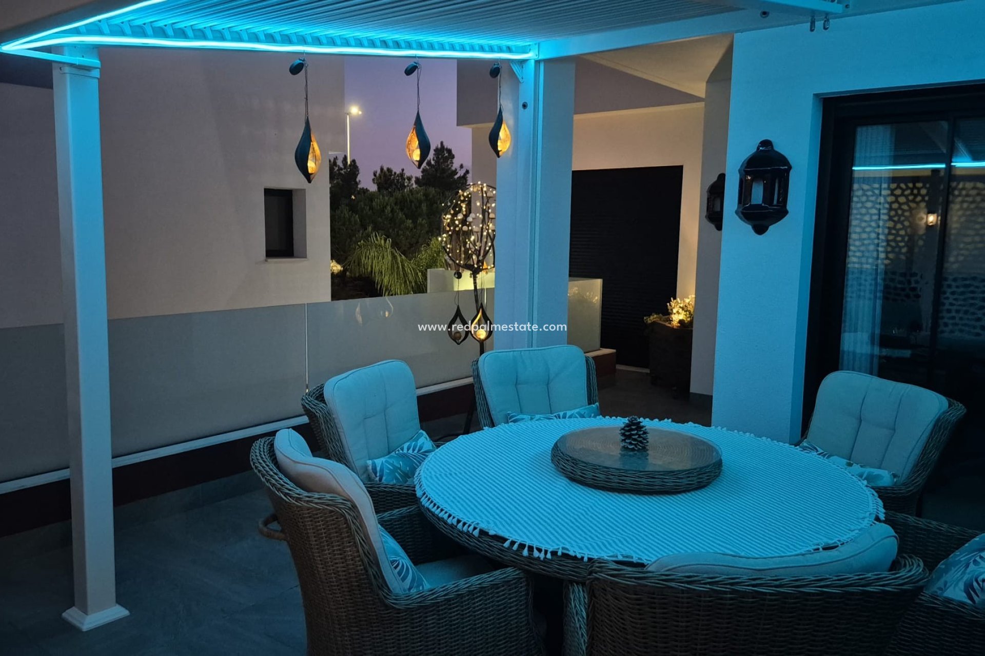 Reventa - Villa -
Montesinos - La Herada