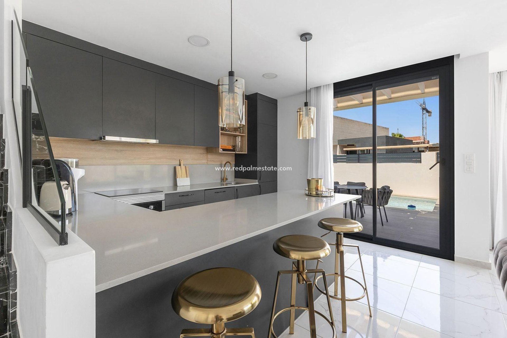 Reventa - Villa -
Montesinos - Pueblo 8