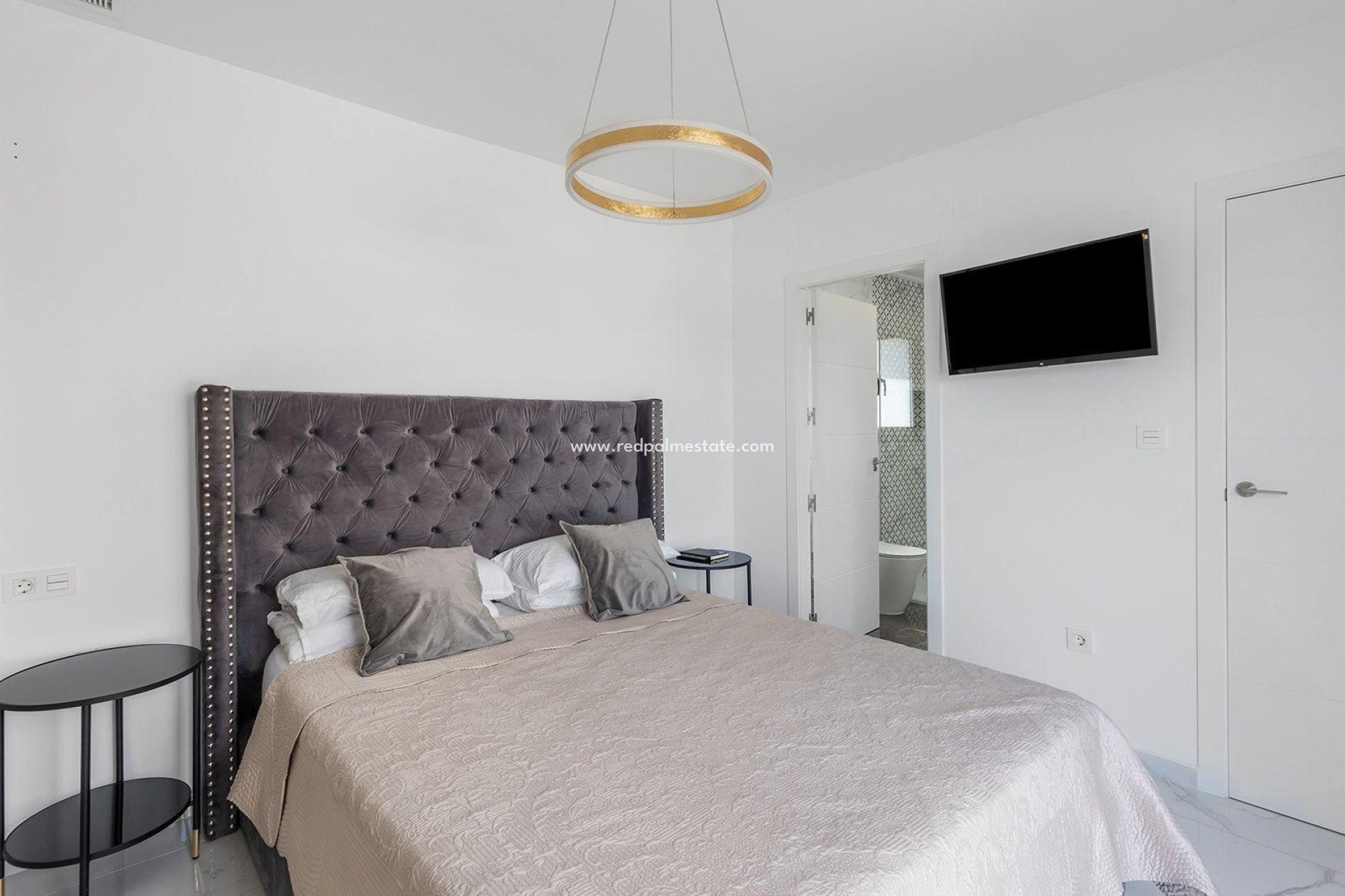 Reventa - Villa -
Montesinos - Pueblo 8