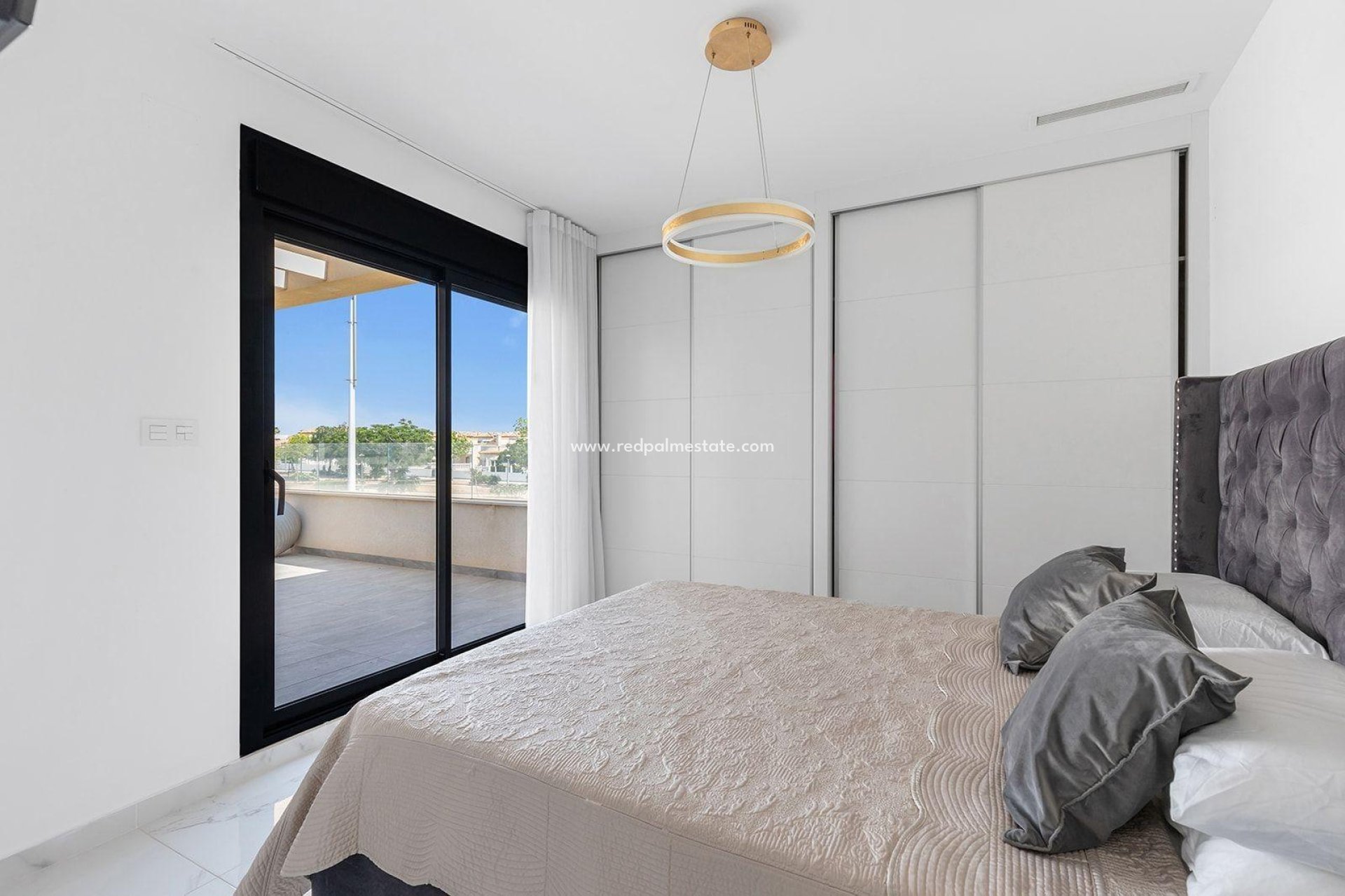 Reventa - Villa -
Montesinos - Pueblo 8