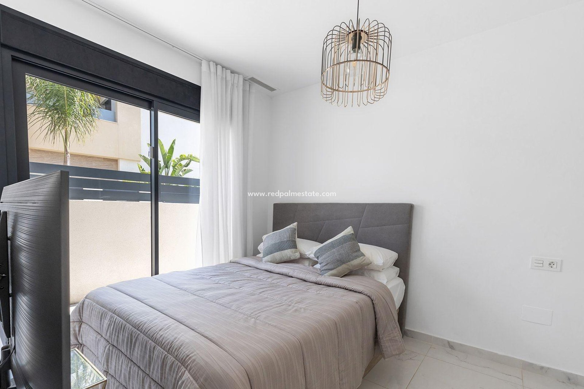 Reventa - Villa -
Montesinos - Pueblo 8