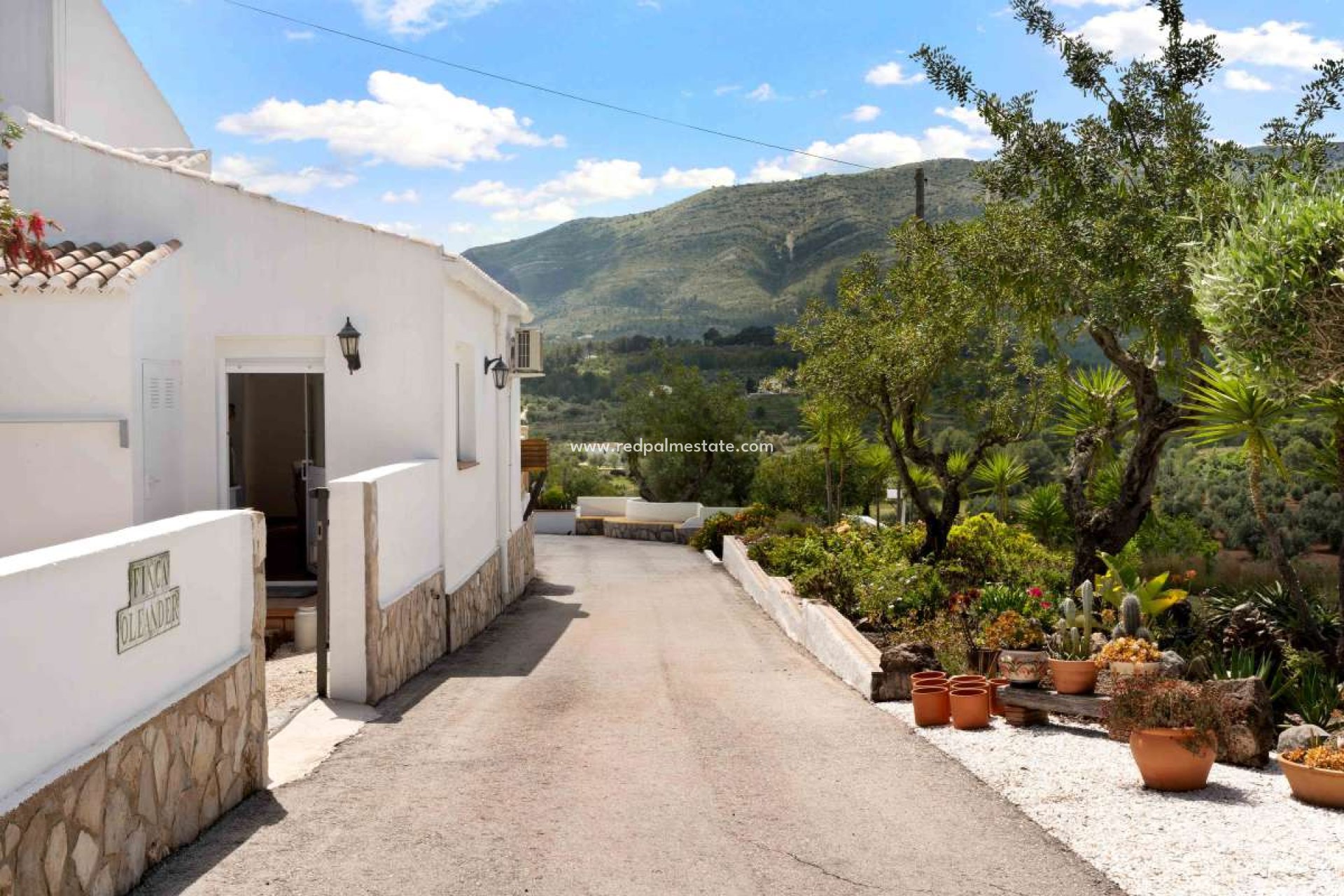 Reventa - Villa -
Murla - Inland