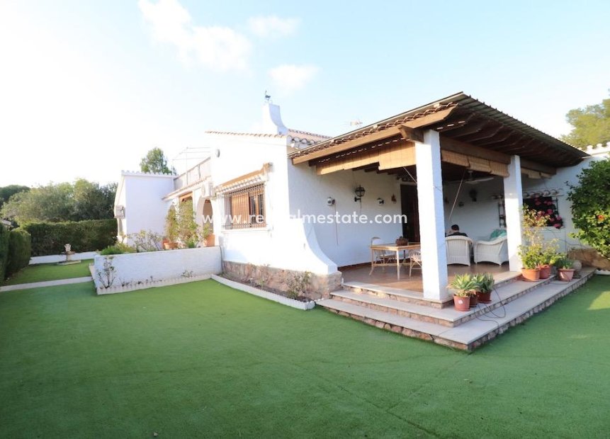 Reventa - Villa -
Orihuela Costa - Altos de Campoamor