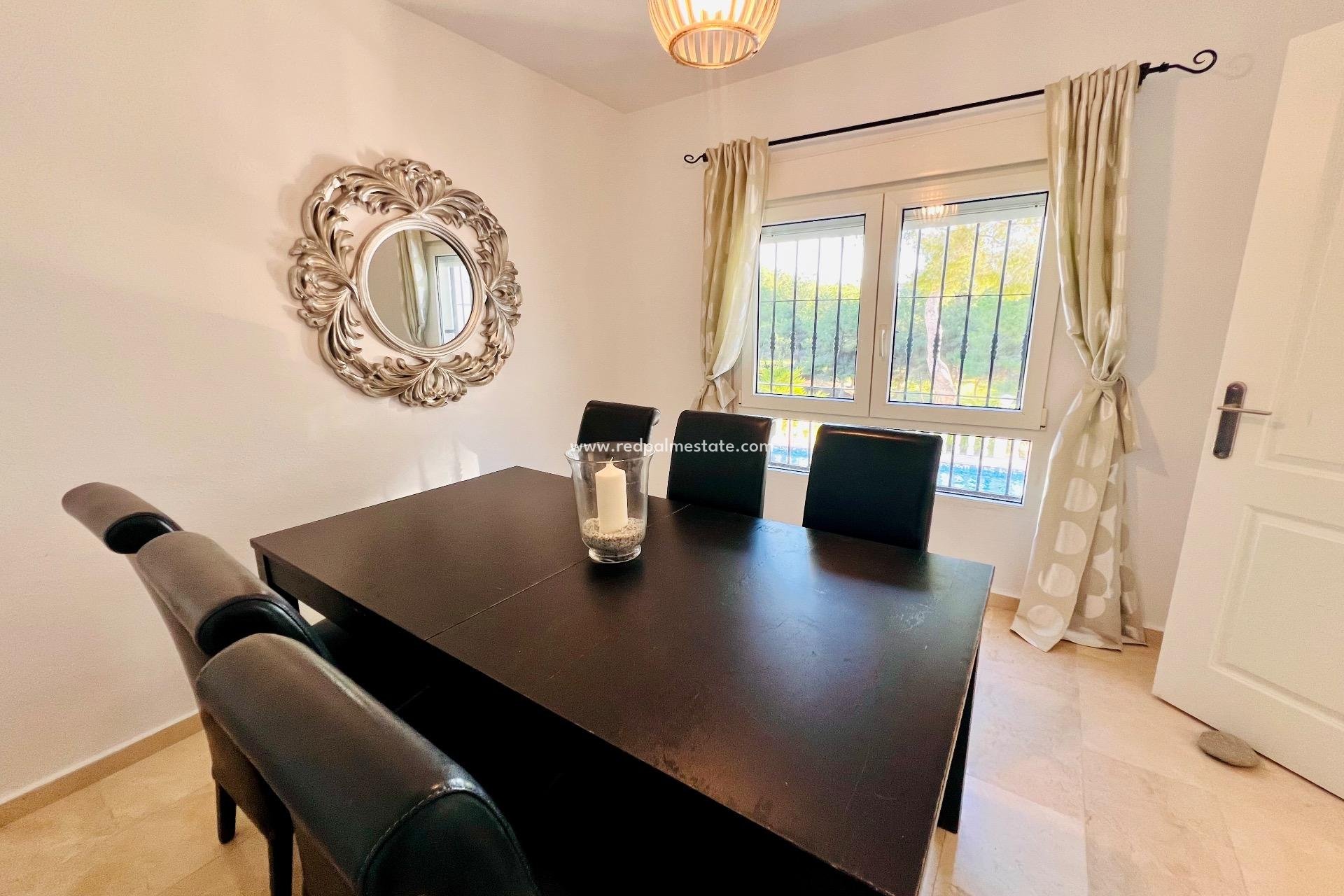 Reventa - Villa -
Orihuela Costa - Altos de Campoamor