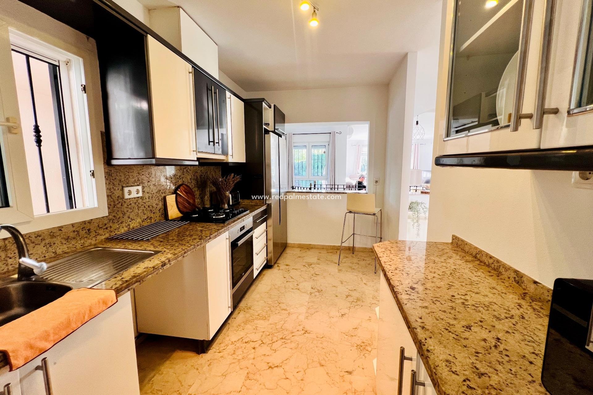 Reventa - Villa -
Orihuela Costa - Altos de Campoamor