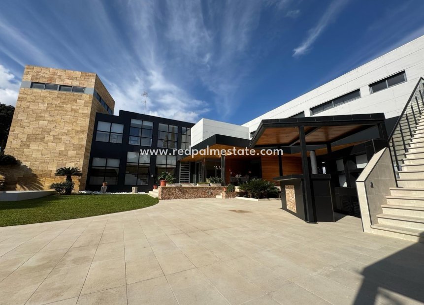 Reventa - Villa -
Orihuela Costa - Altos de Campoamor