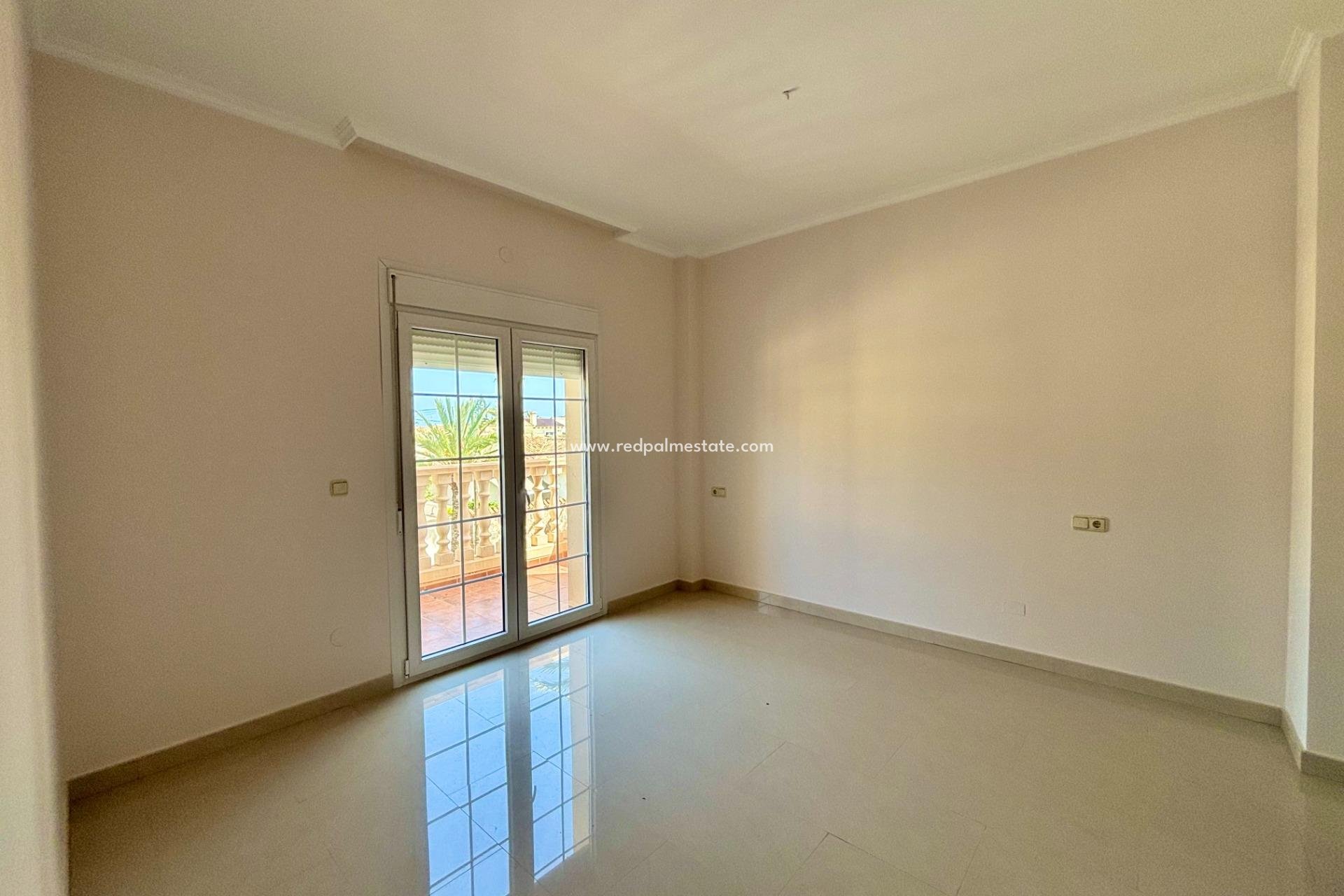 Reventa - Villa -
Orihuela Costa - Cabo Roig