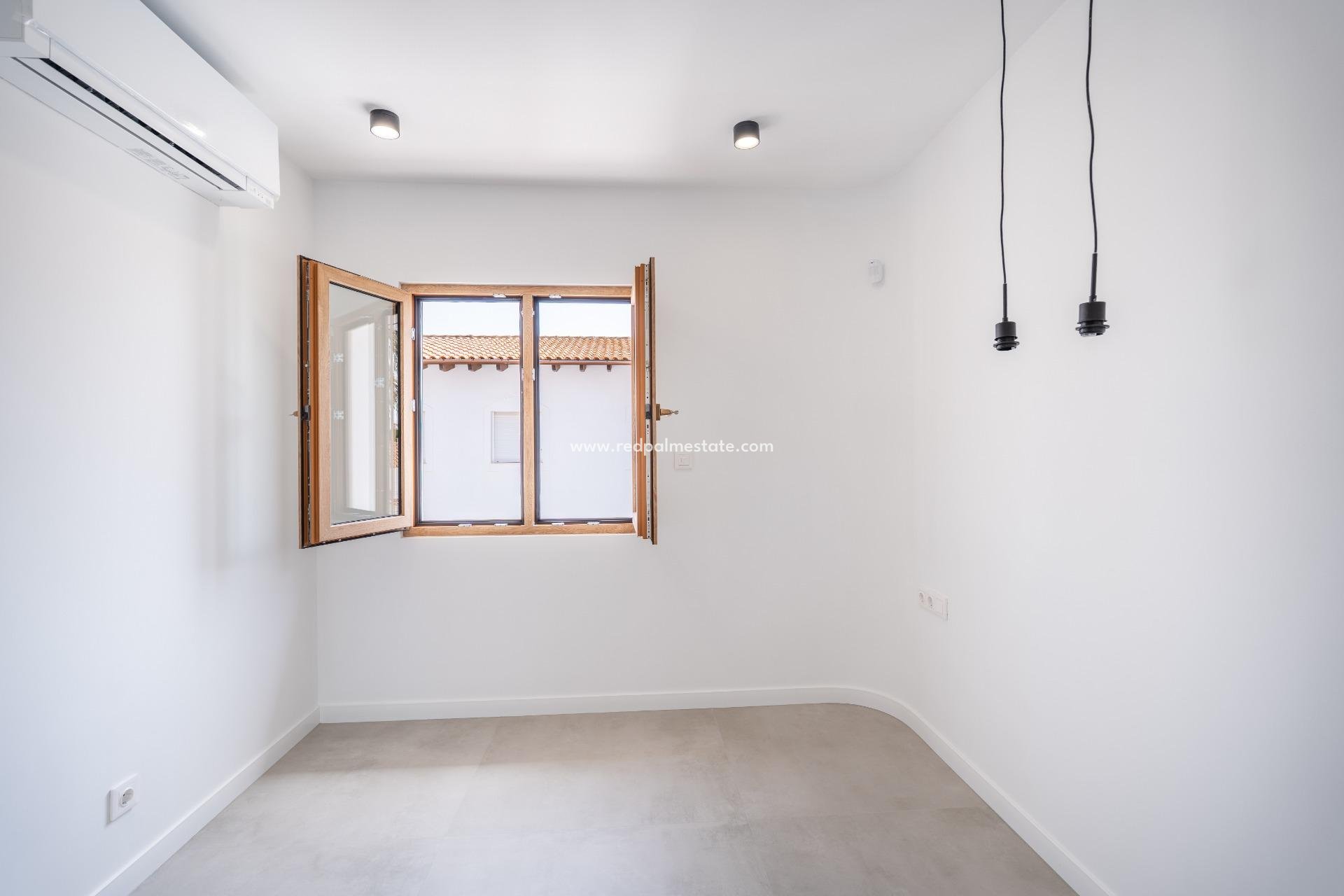 Reventa - Villa -
Orihuela Costa - Cabo Roig