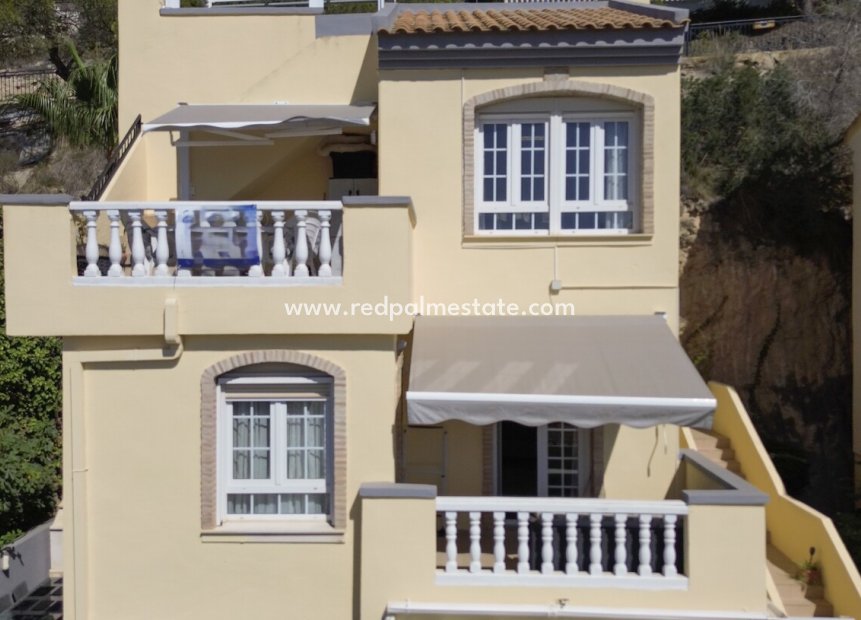 Reventa - Villa -
Orihuela Costa - Calle Mayor