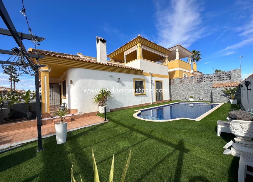 Reventa - Villa -
Orihuela Costa - Inland