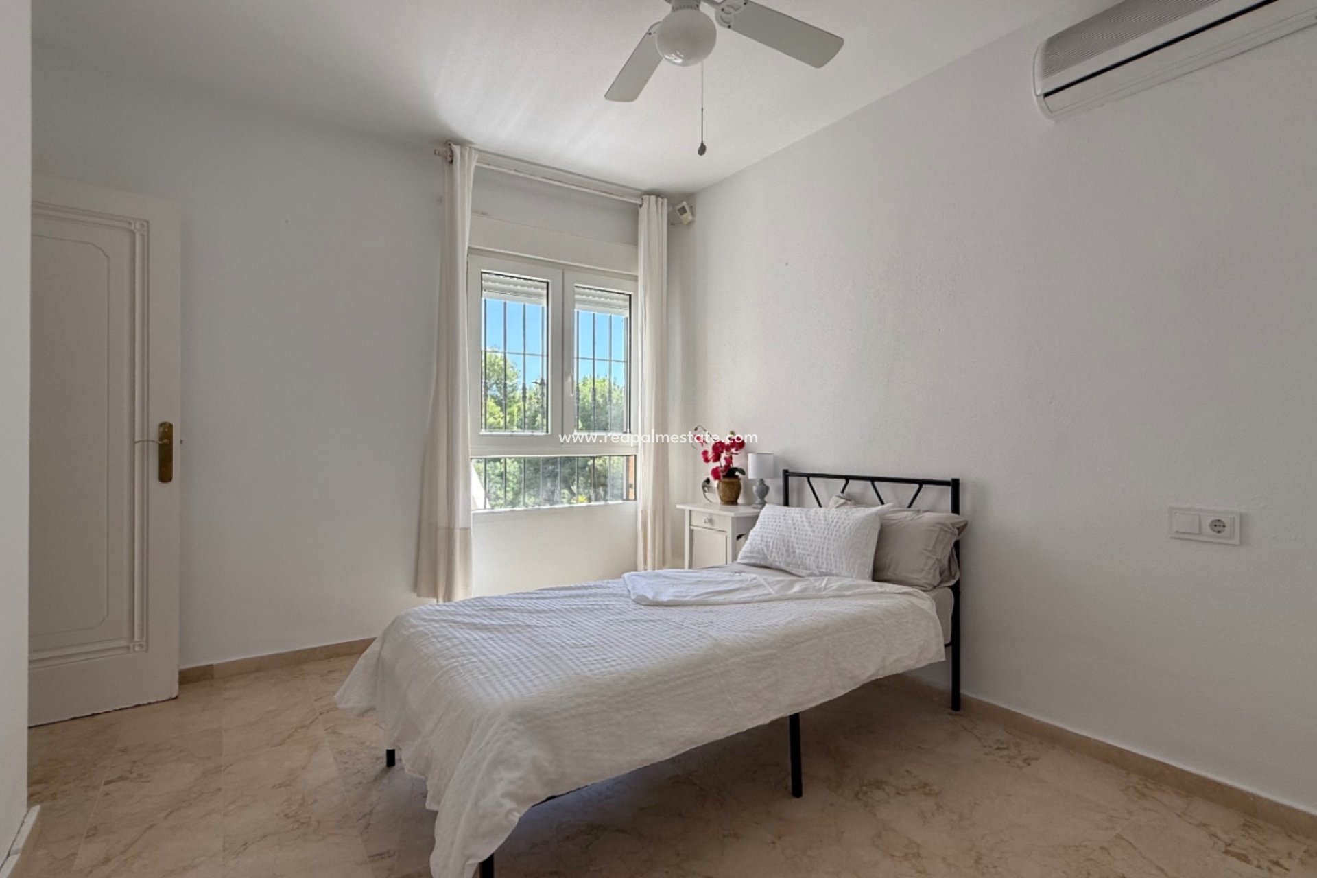 Reventa - Villa -
Orihuela Costa - Inland