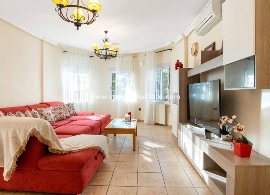 Reventa - Villa -
Orihuela Costa - La Florida