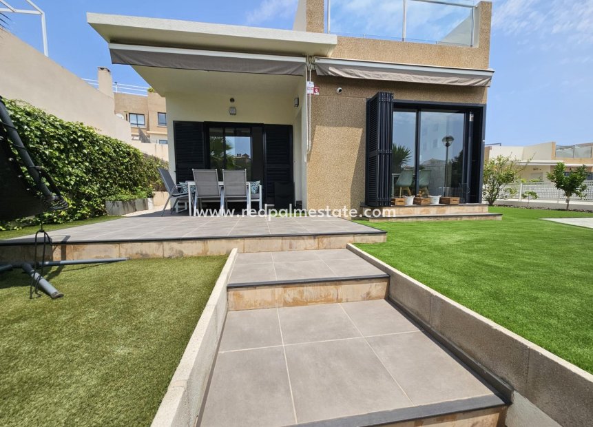 Reventa - Villa -
Orihuela Costa - La Regia