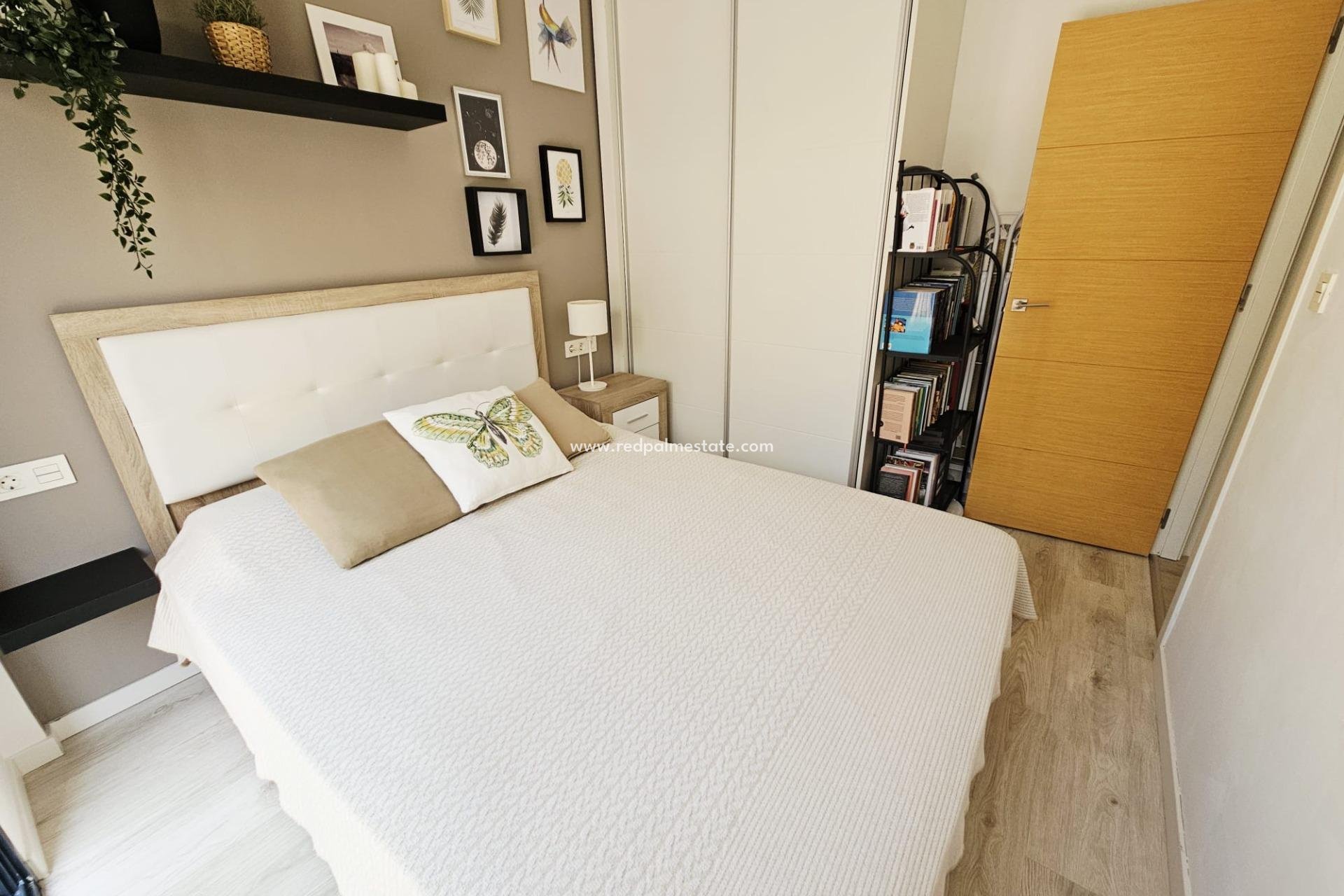 Reventa - Villa -
Orihuela Costa - La Regia