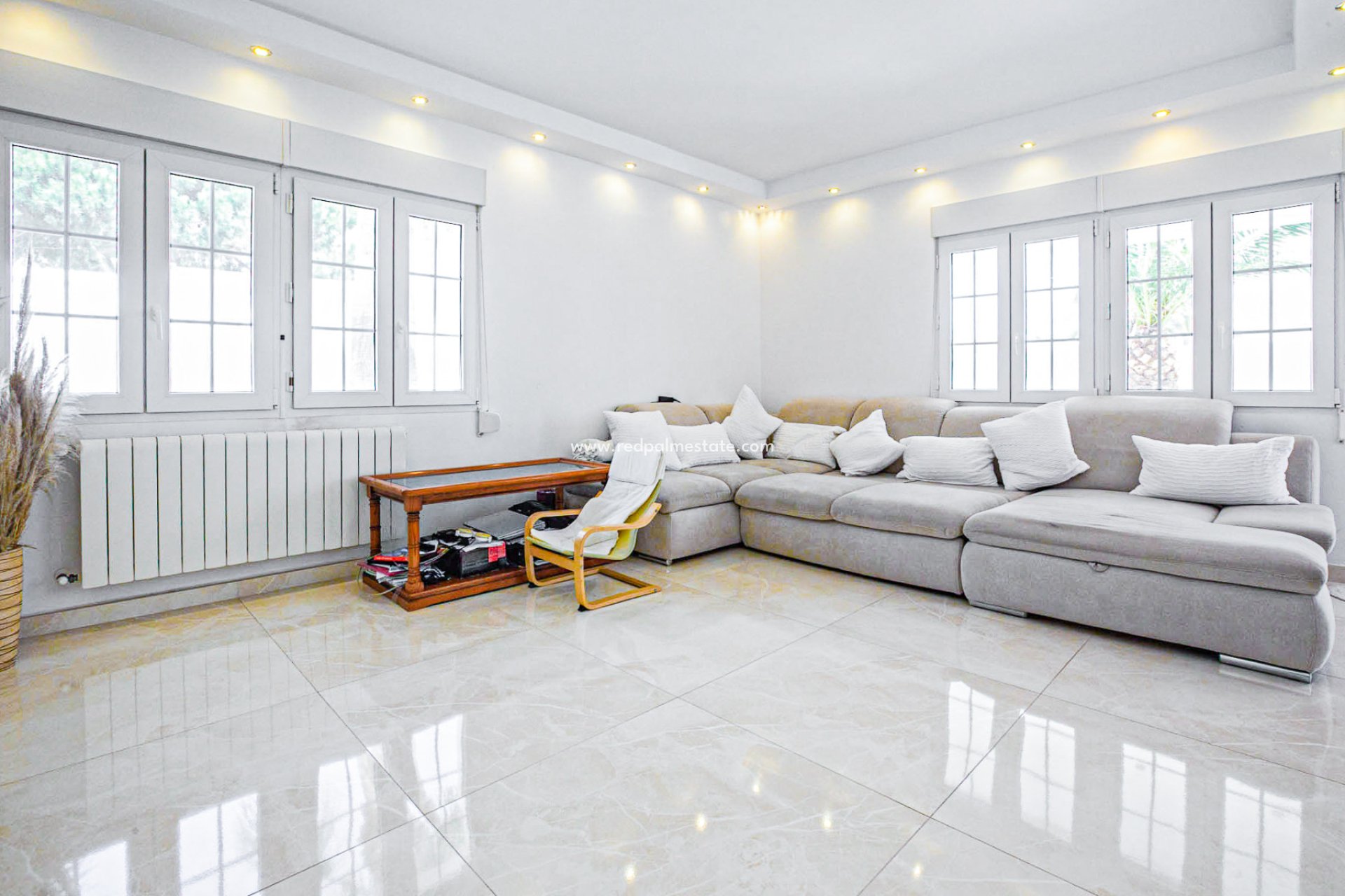 Reventa - Villa -
Orihuela Costa - La Zenia