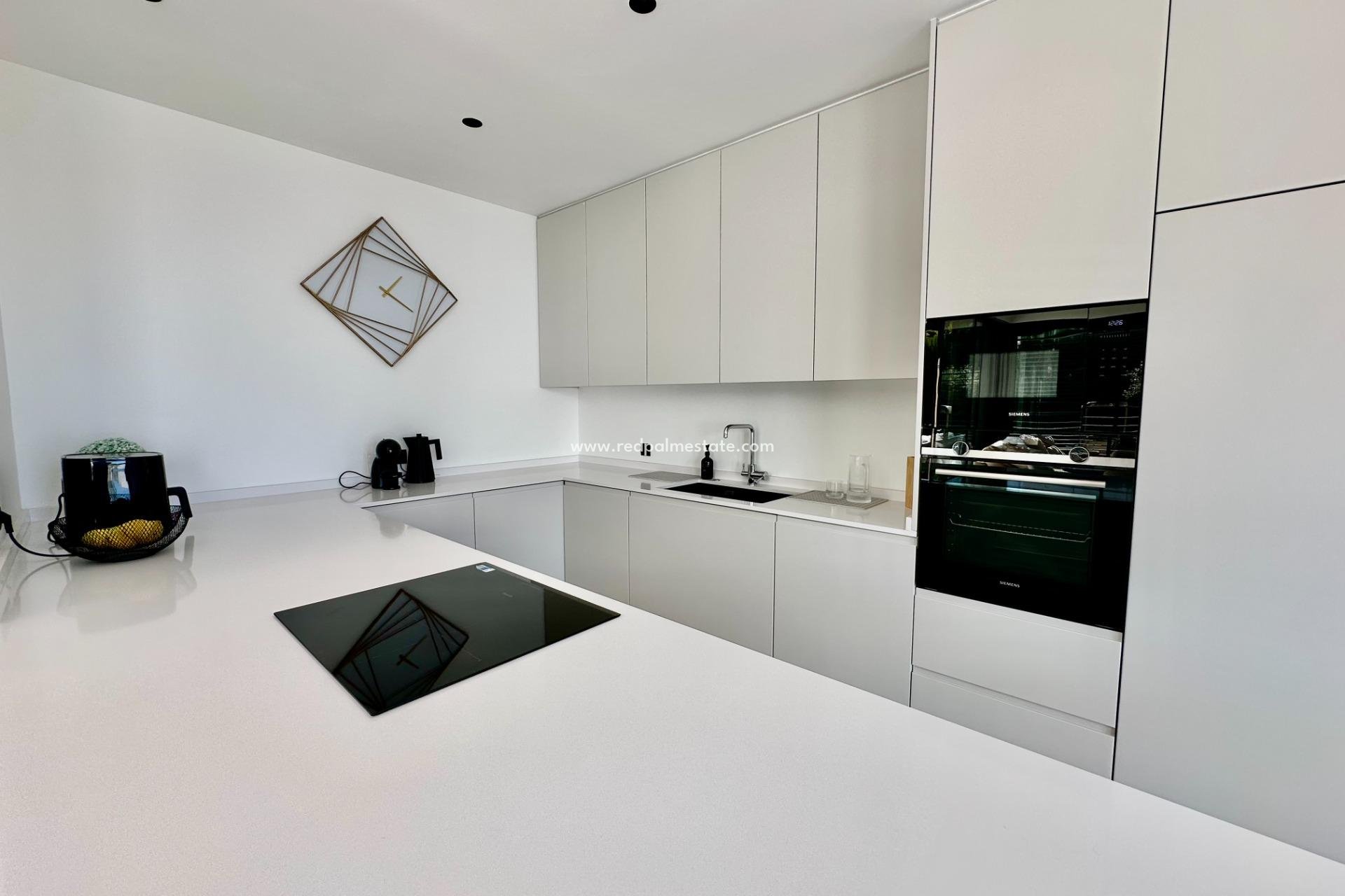 Reventa - Villa -
Orihuela Costa - Las Colinas Golf